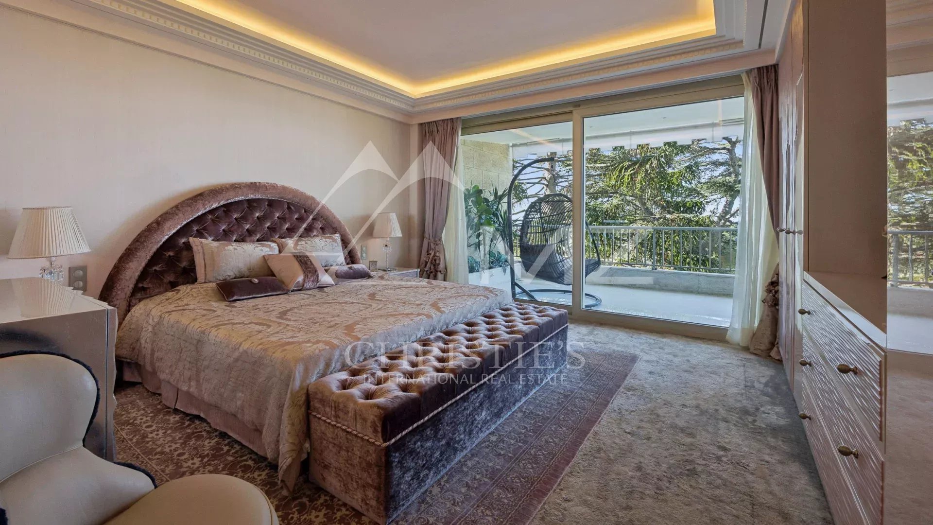 Superb 4-room apartment in a prestigious residence