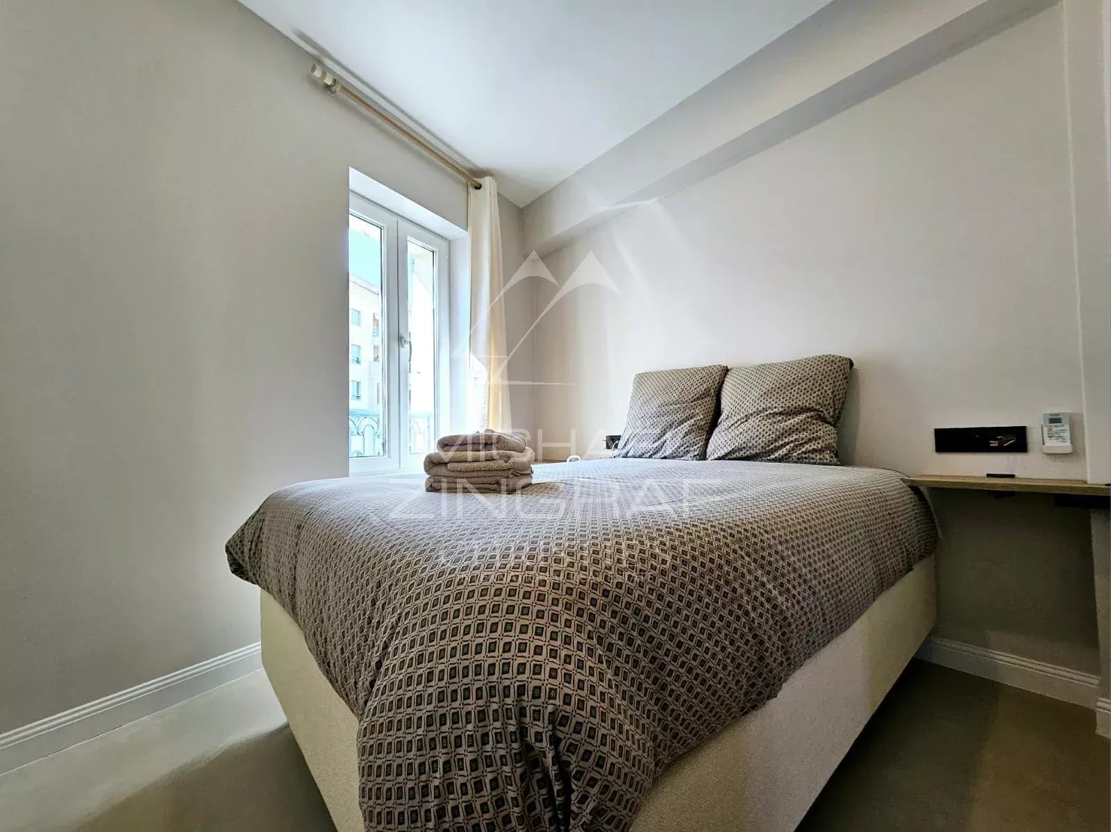 Élégance au Sommet – Appartement Rénové de Standing avec Charme Authentique