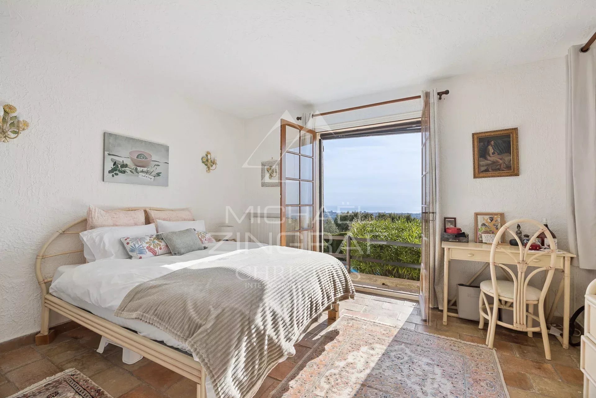 EXCLUSIVITE - PROCHE CANNES ET ANTIBES - VUE PANORAMIQUE MER