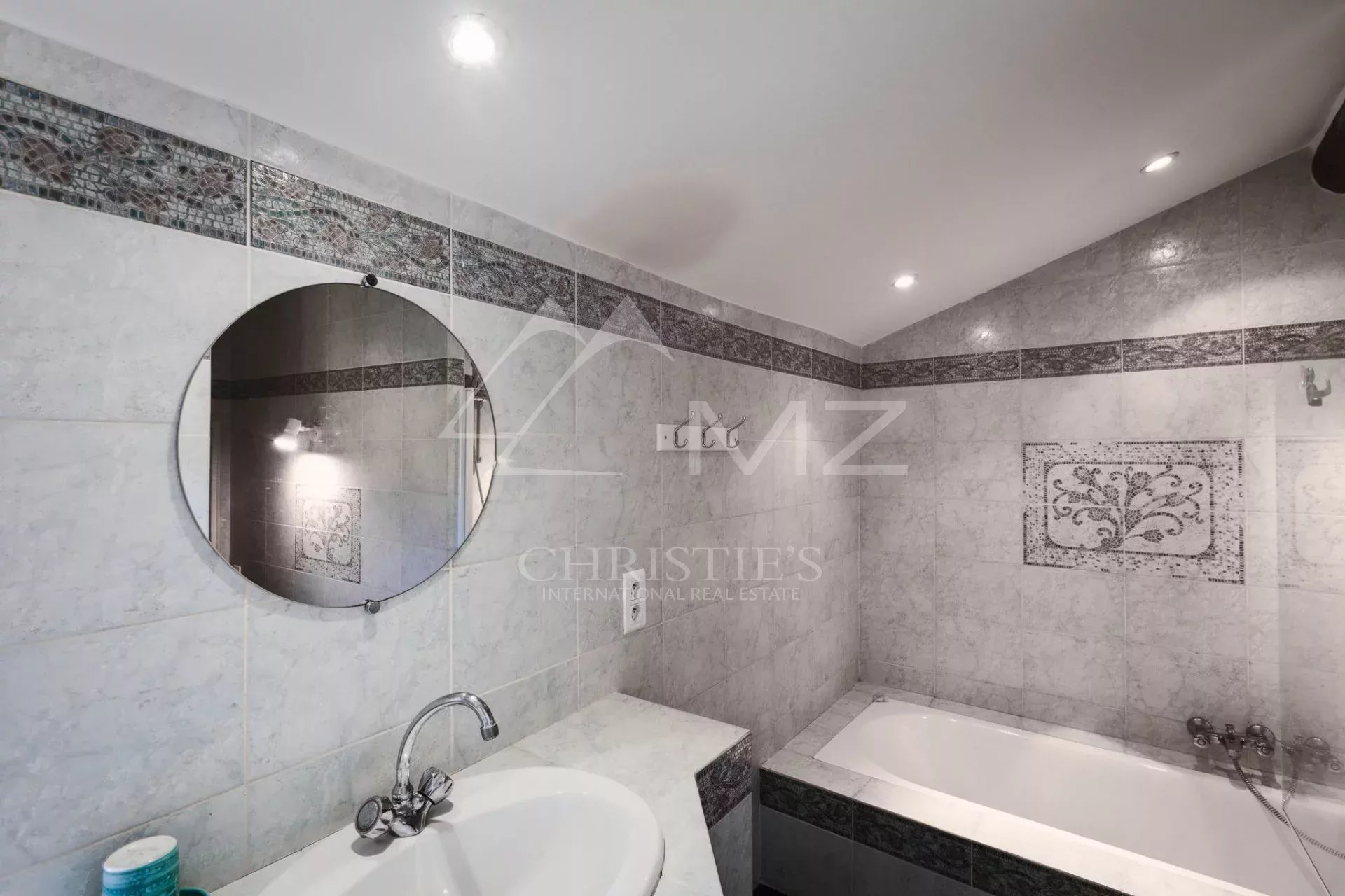 Sainte-Maxime property near the beach