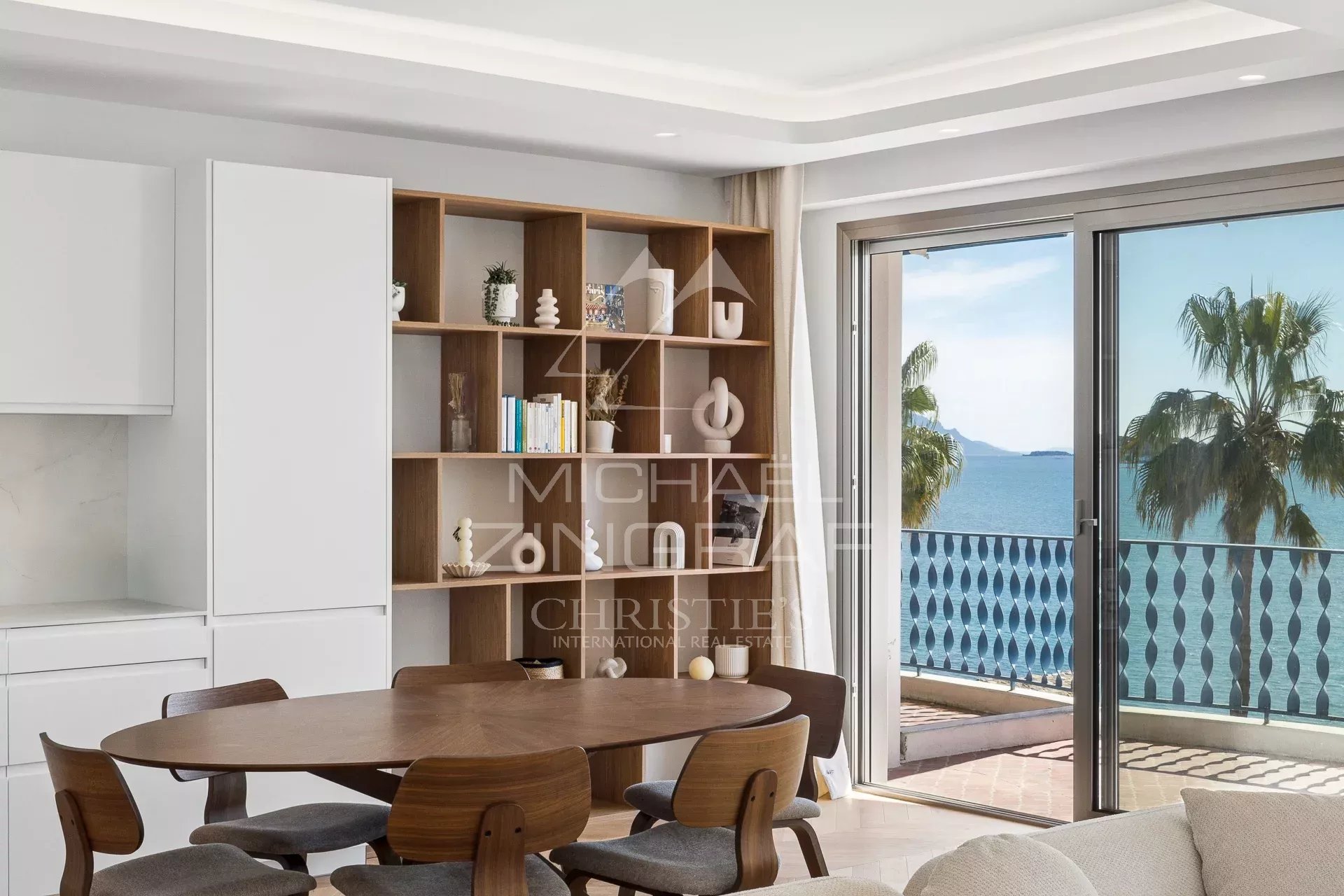 Durchgehende Wohnung mit Panoramameerblick