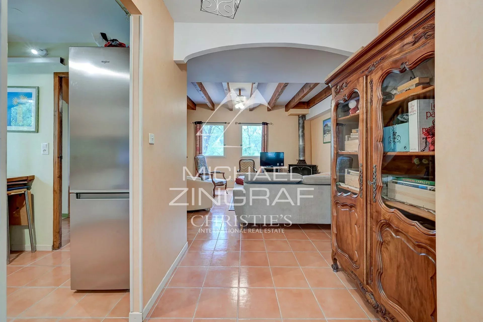 A 14 km d'Aix en Provence, maison familiale avec deux logements, oliveraie