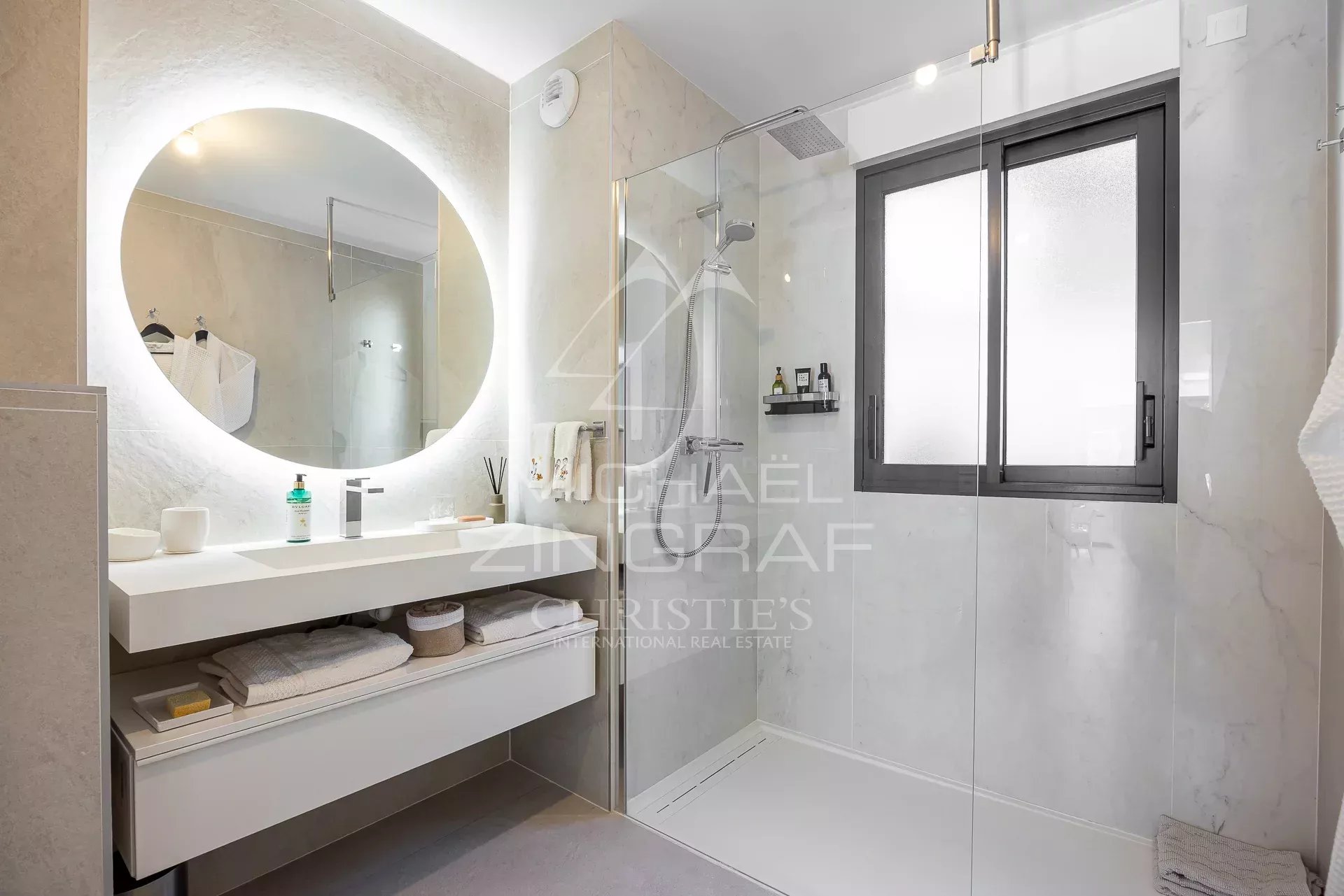 Wohnung – Außergewöhnliches Gartengeschoss – Luxusresidenz 2024/2025 – 80 m² – 250 m² Garten – Zwei Garagen