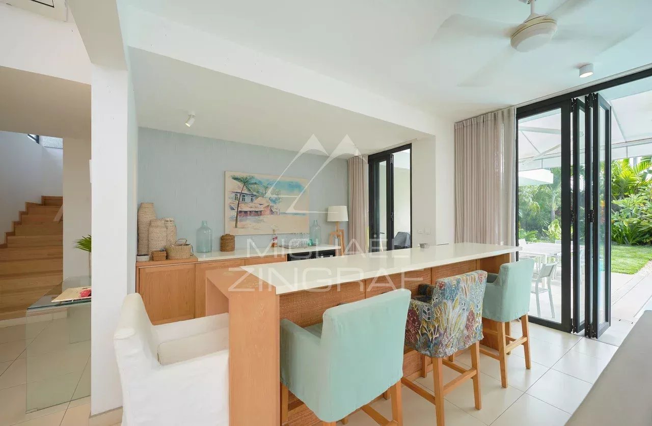 Villa avec piscine dans une résidence sécurisée à Péreybère