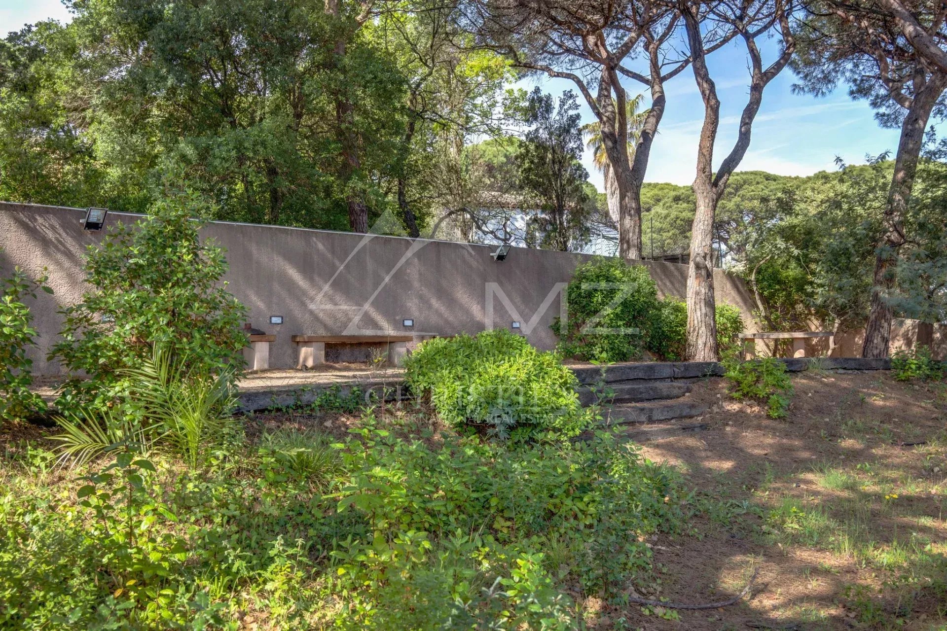 Sainte-Maxime property near the beach