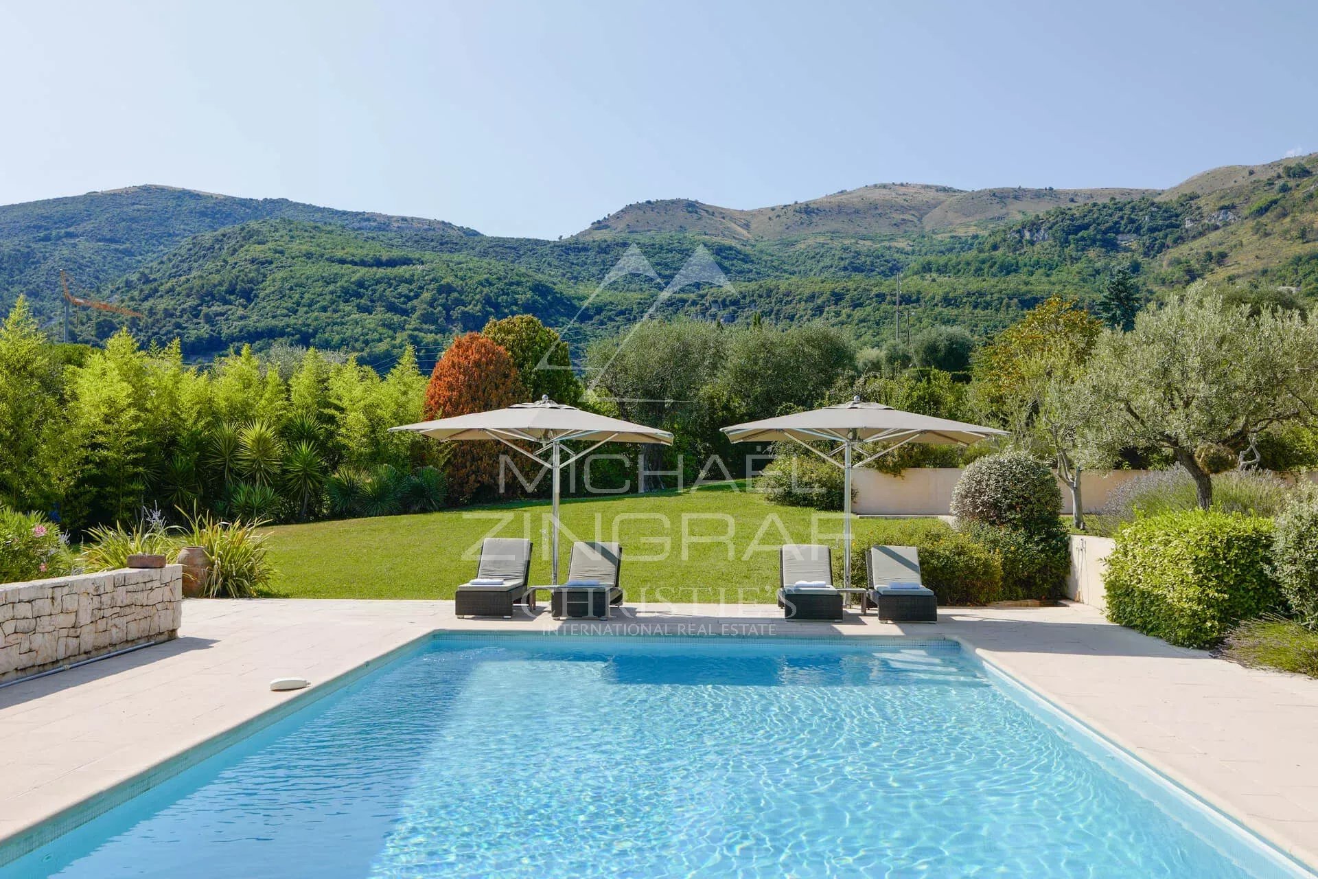 Magnifique propriété avec vue mer panoramique à pieds du village