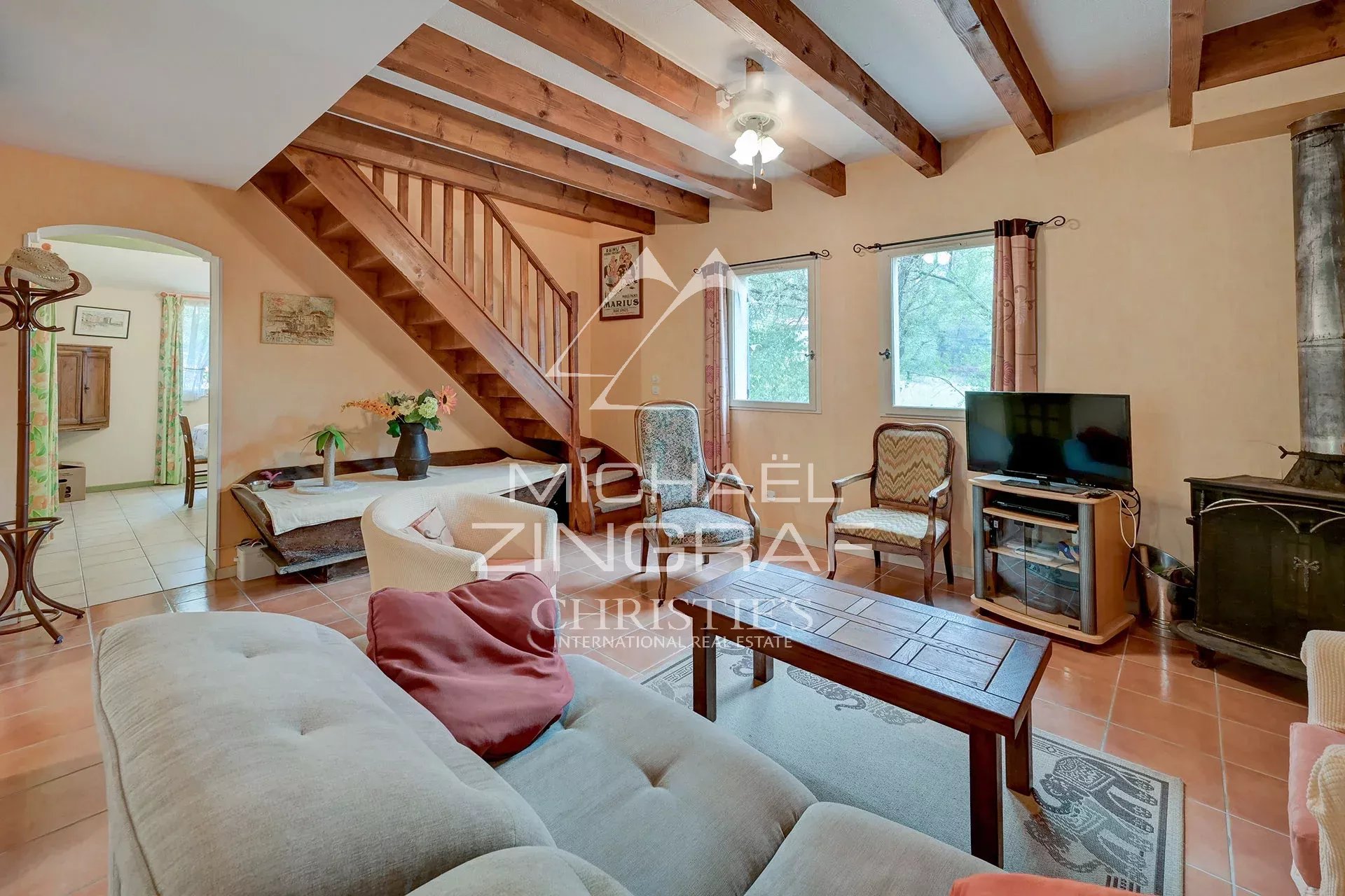 A 14 km d'Aix en Provence, maison familiale avec deux logements, oliveraie