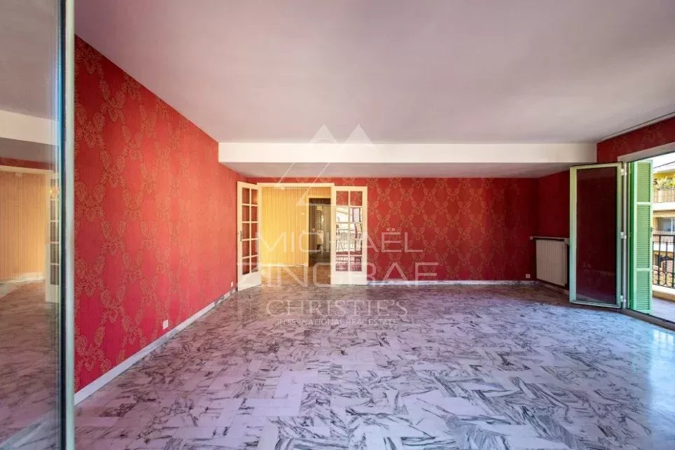 Apartment in need of refurbishment - 3 rooms - 104 m² - Town centre near the sea