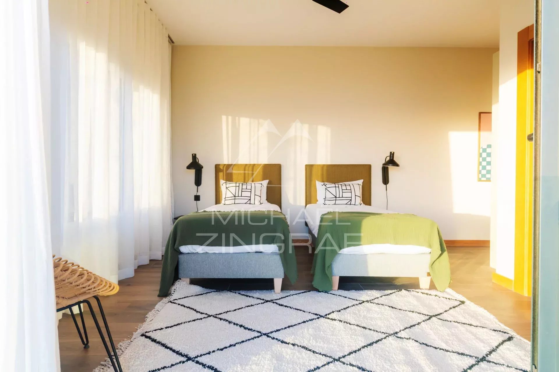 Puppen 5 -Bedroom Villa - Black Riviere