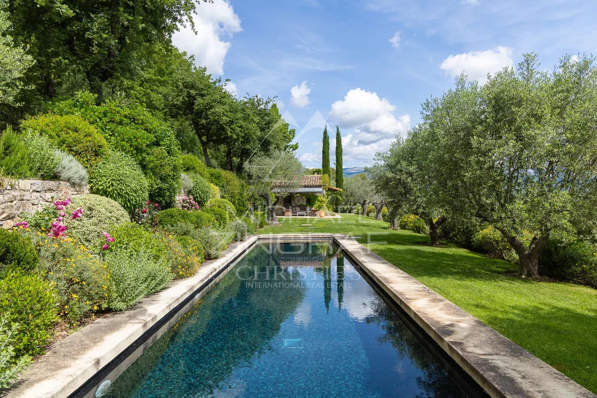 Propriété d’Exception en Provence avec Vue Panoramique sur les Villages Perchés