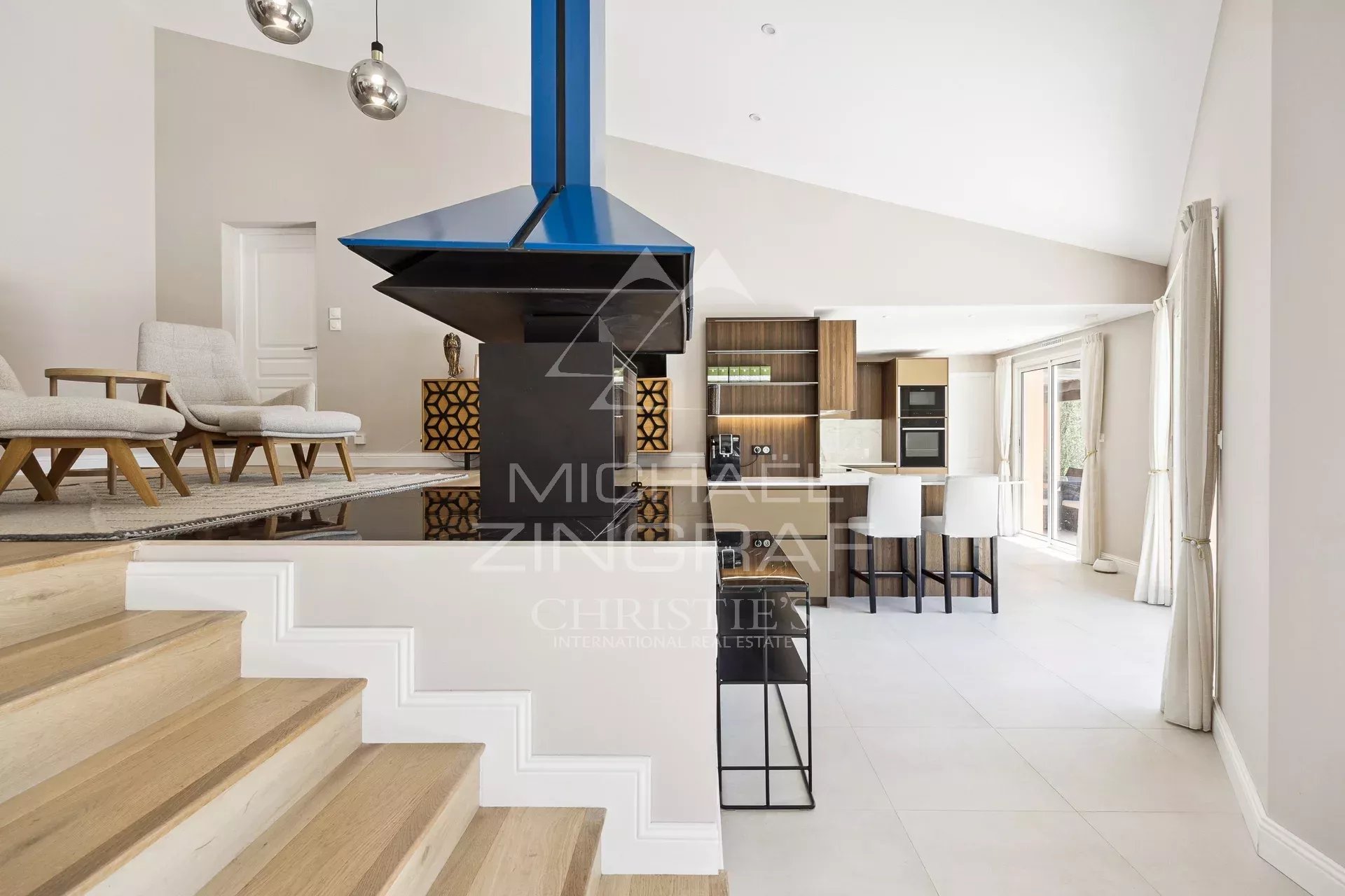 Renovated Villa with Panoramic Views, Heated Pool and Guest Apartment – A Peaceful Oasis -