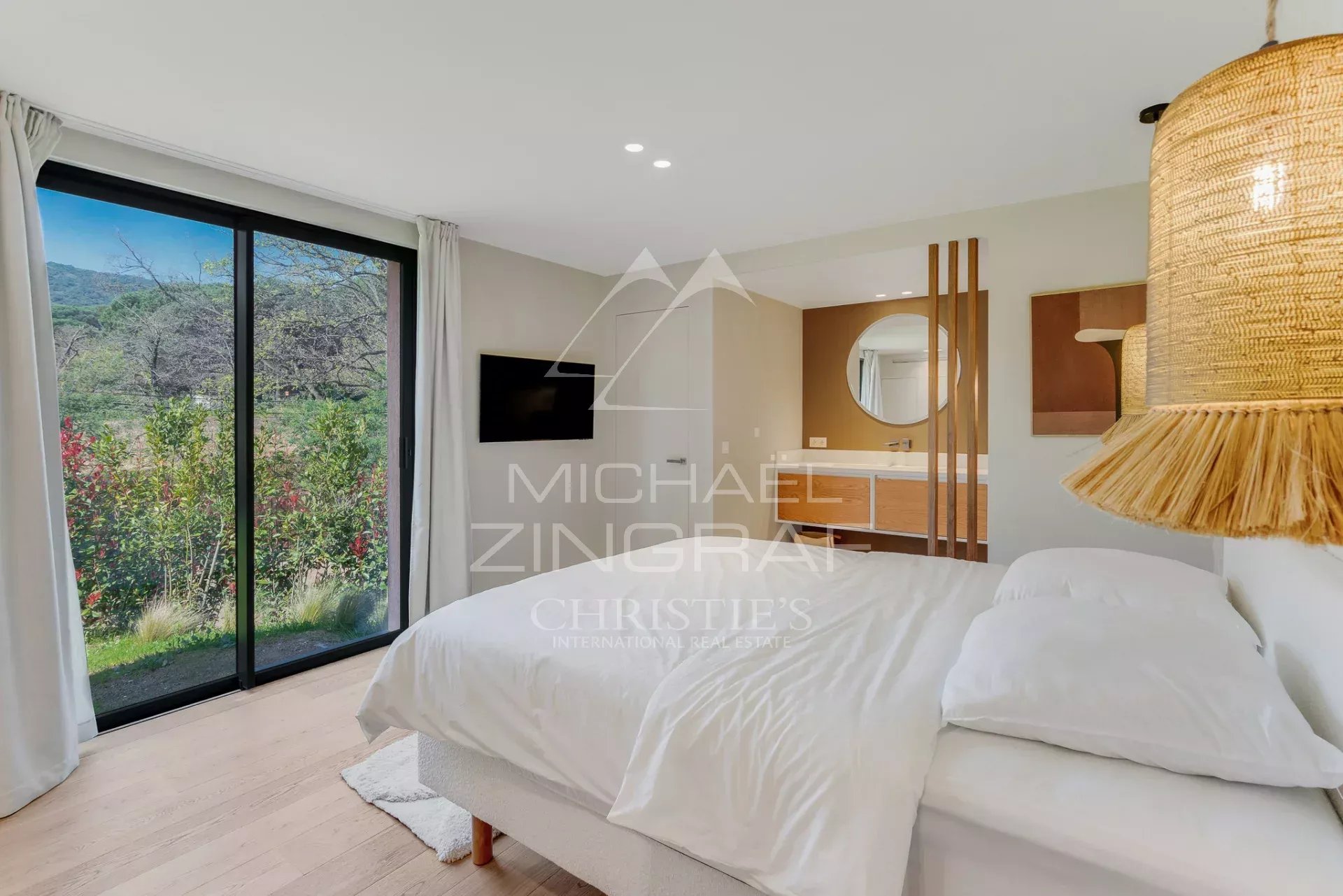 Superbe propriété offrant une vue panoramique sur Ramatuelle