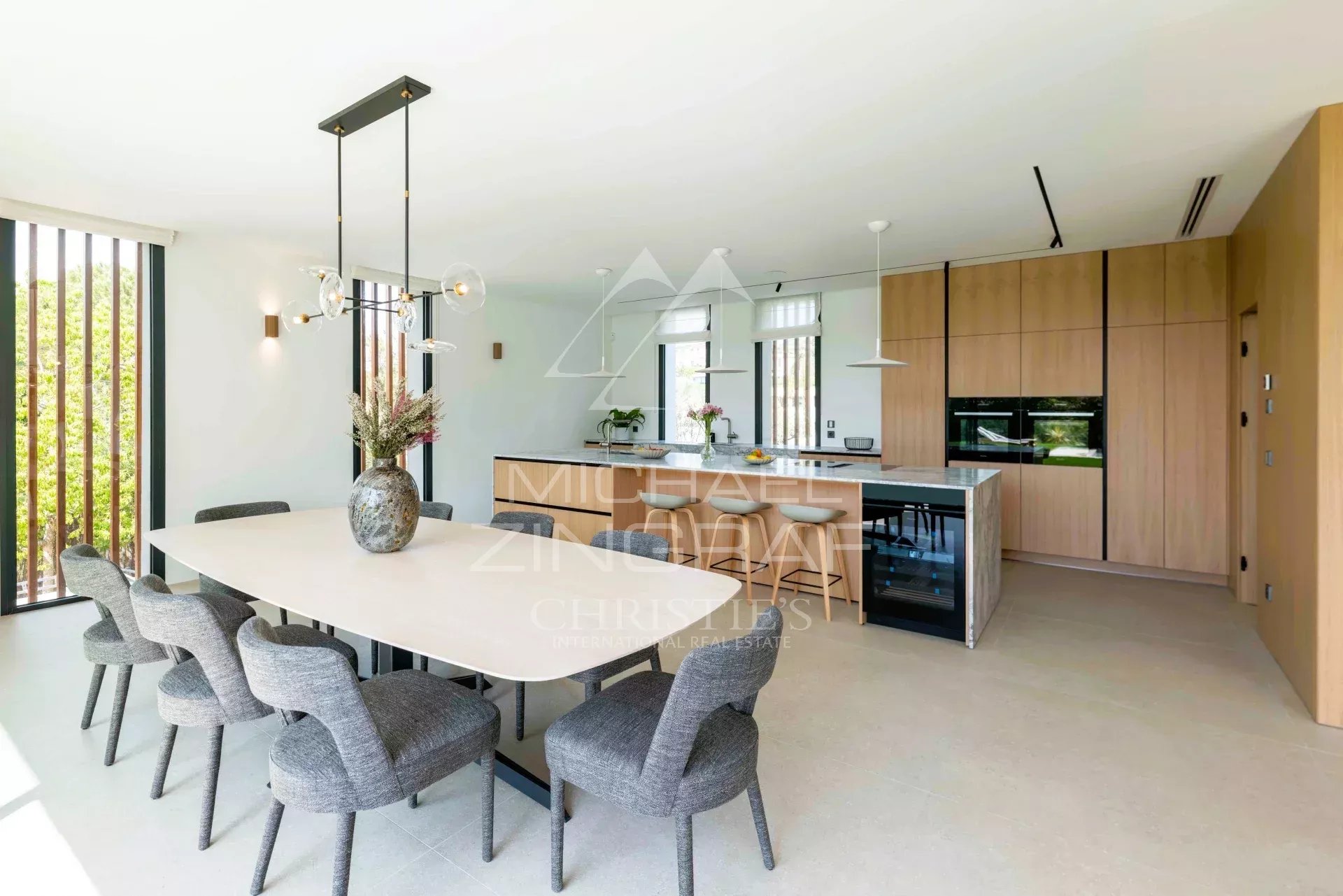 Villa contemporaine d’exception - versant ouest du Cap d’Antibes, à deux pas de l’Hôtel du Cap-Eden-Roc
