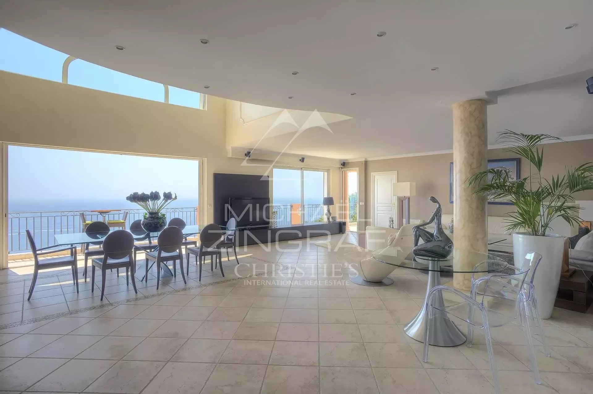 EXKLUSIV IM GEMEINSCHAFTSAUFTRAG – VILLA MIT MEERBLICK ZWISCHEN SAINT-RAPHAËL UND CANNES