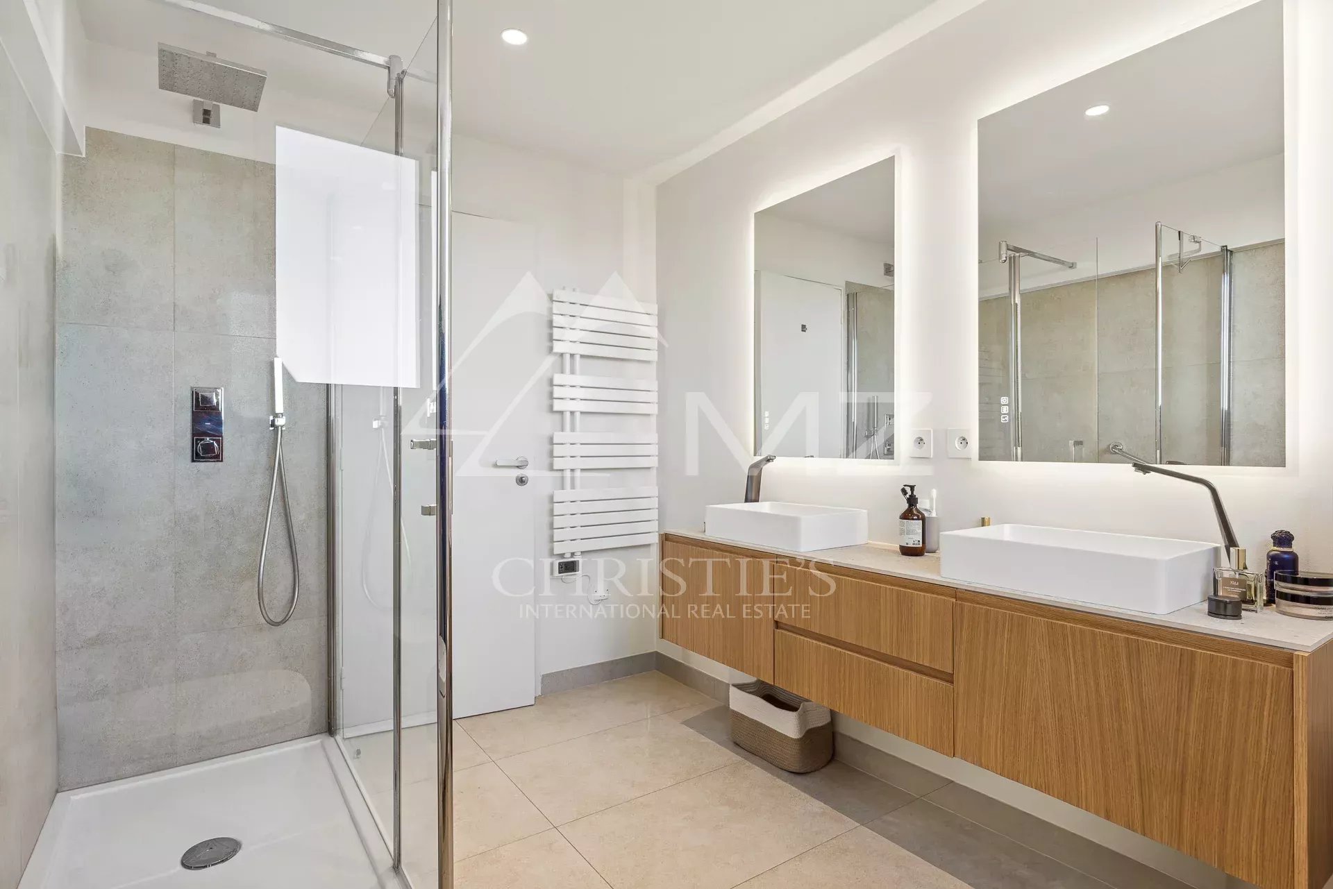 Hervorragende 4-Zimmer-Wohnung in einer prestigeträchtigen Residenz