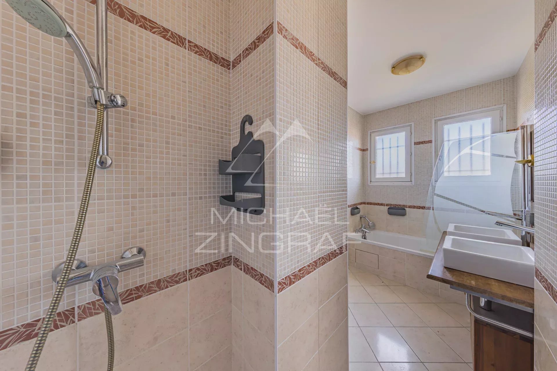 Une villa d'architecte dans un décor authentique au Port de la Hume