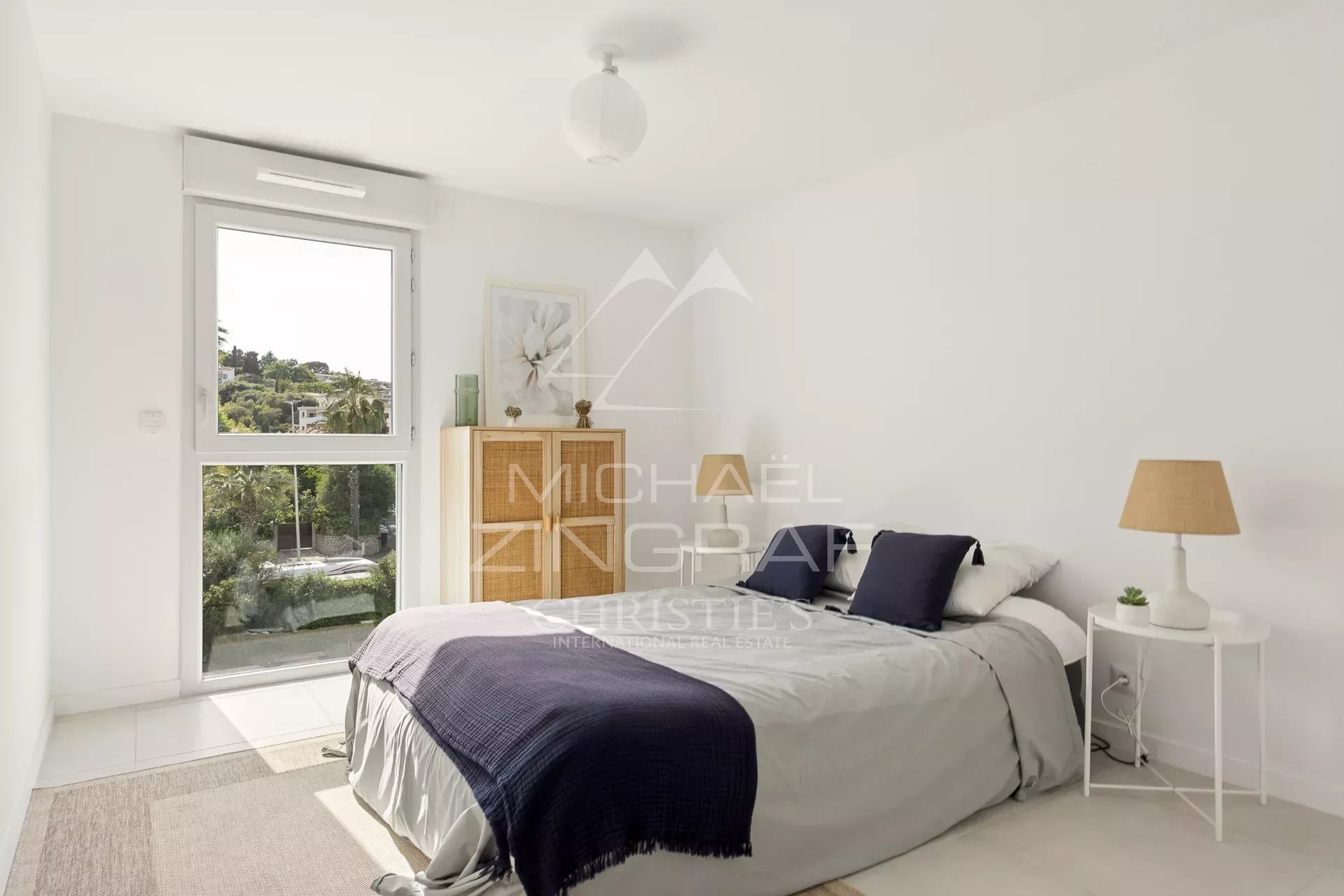 ANTIBES – DUPLEX DERNIER ÉTAGE – TERRASSES SUD – RÉSIDENCE RECENTE