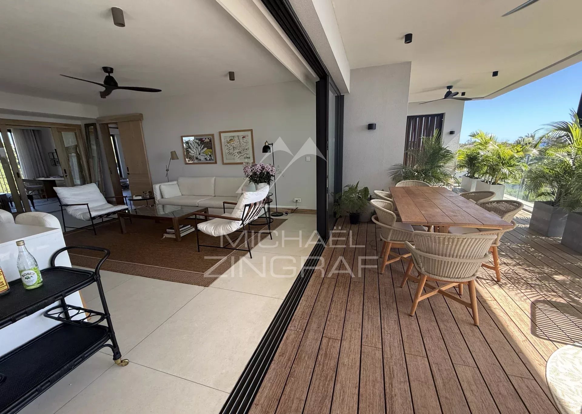 Luxury Penthouse with Sea Views – Pointe aux Canonniers
