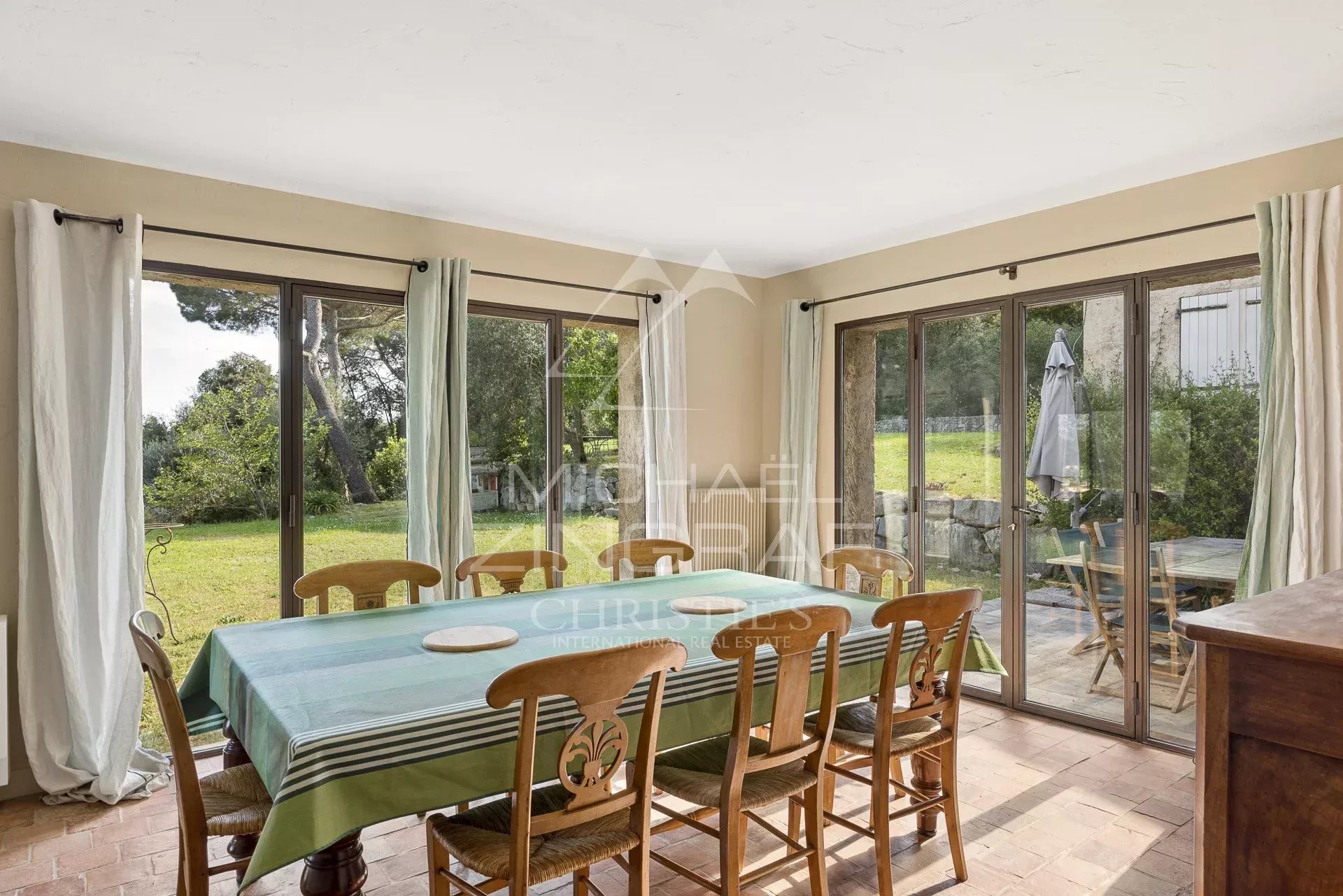 Charmantes Anwesen im provenzalischen Stil, fußläufig zum Dorf La Colle-sur-Loup