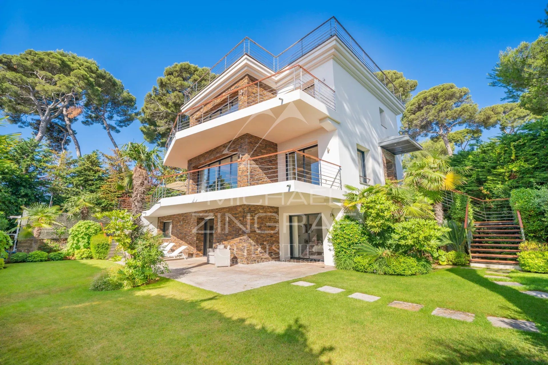 Modern renovierte Villa nahe der Strände von Garoupe