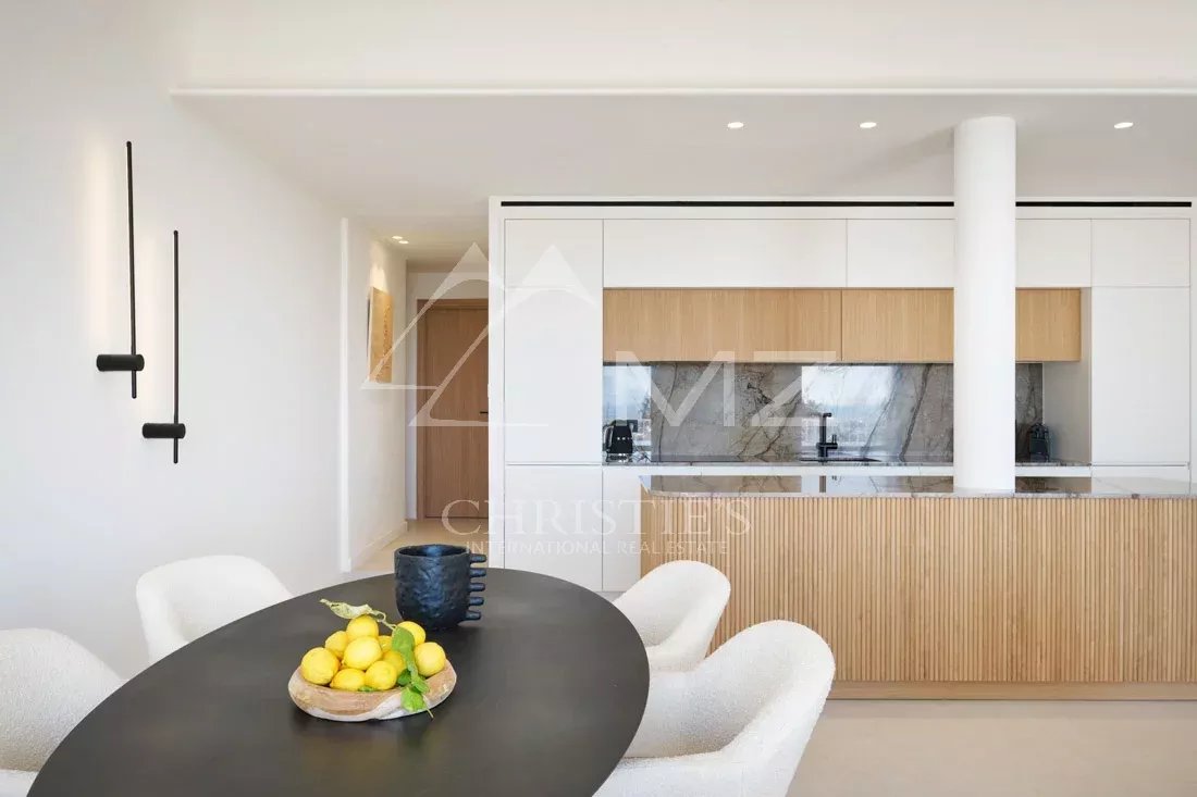 CANNES LA CROISETTE SPLENDIDE APPARTEMENT RENOVE 3 CHAMBRES VUE MER