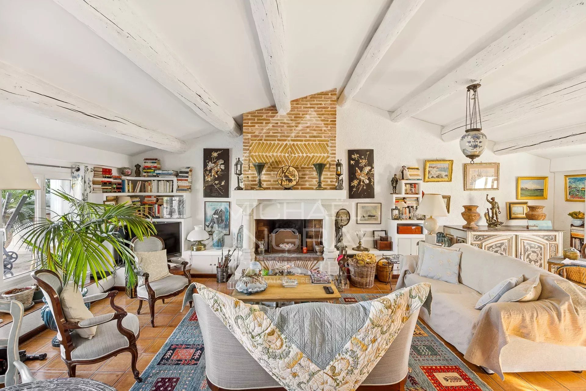 Appartement d’exception – Vieille Ville d’Antibes – Dernier étage – Terrasses – Vue panoramique