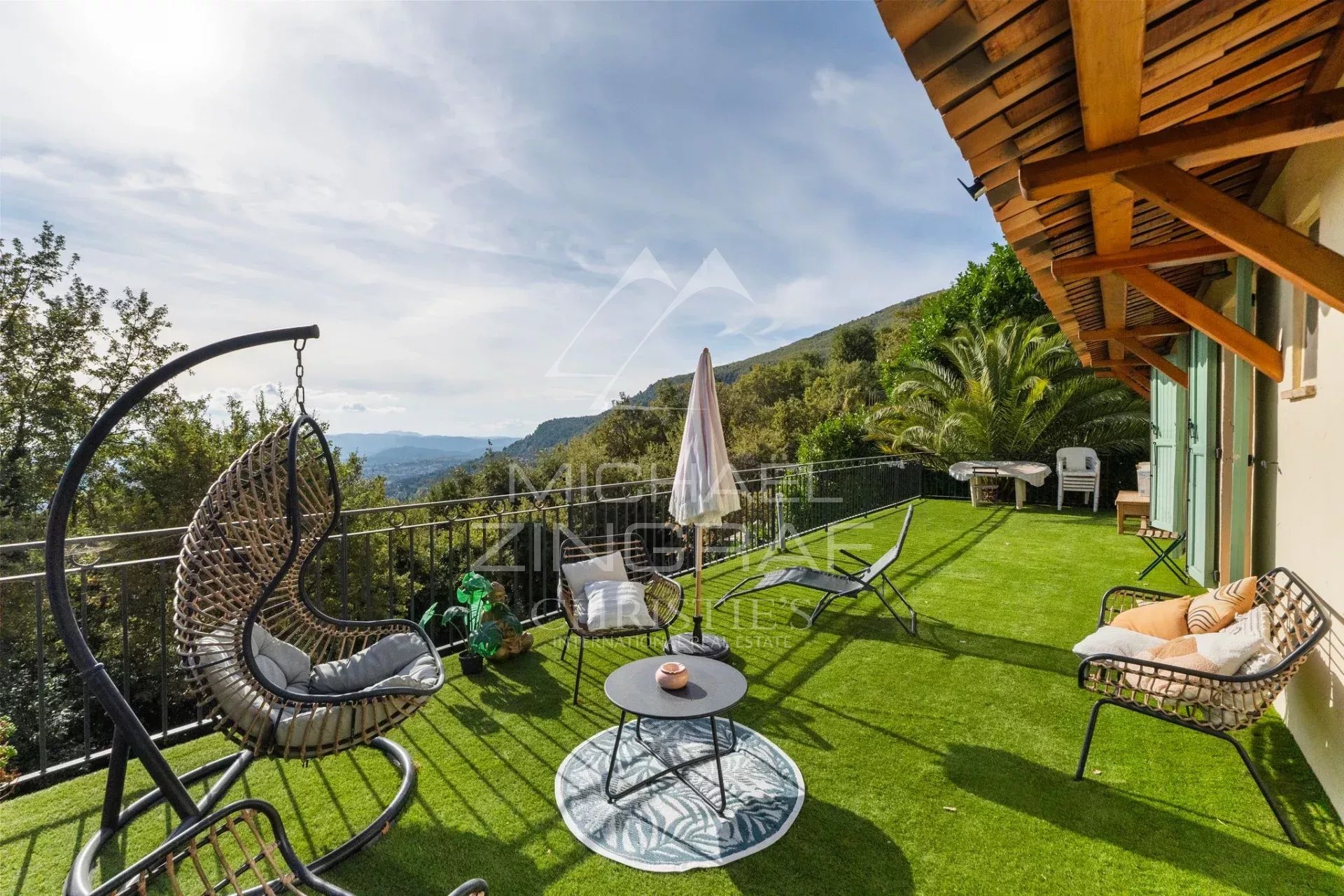 Grasse – Familienhaus in absoluter Ruhe mit Meerblick