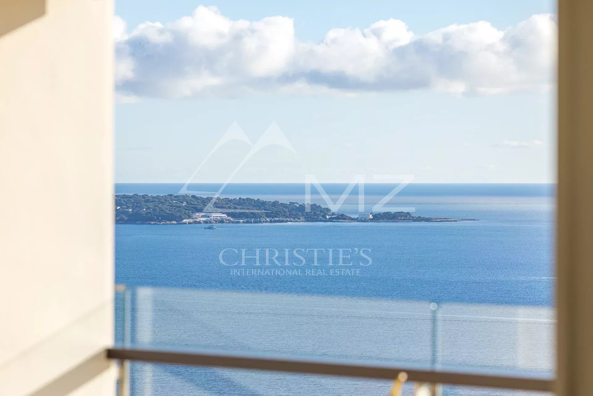 Hervorragende 4-Zimmer-Wohnung in einer prestigeträchtigen Residenz