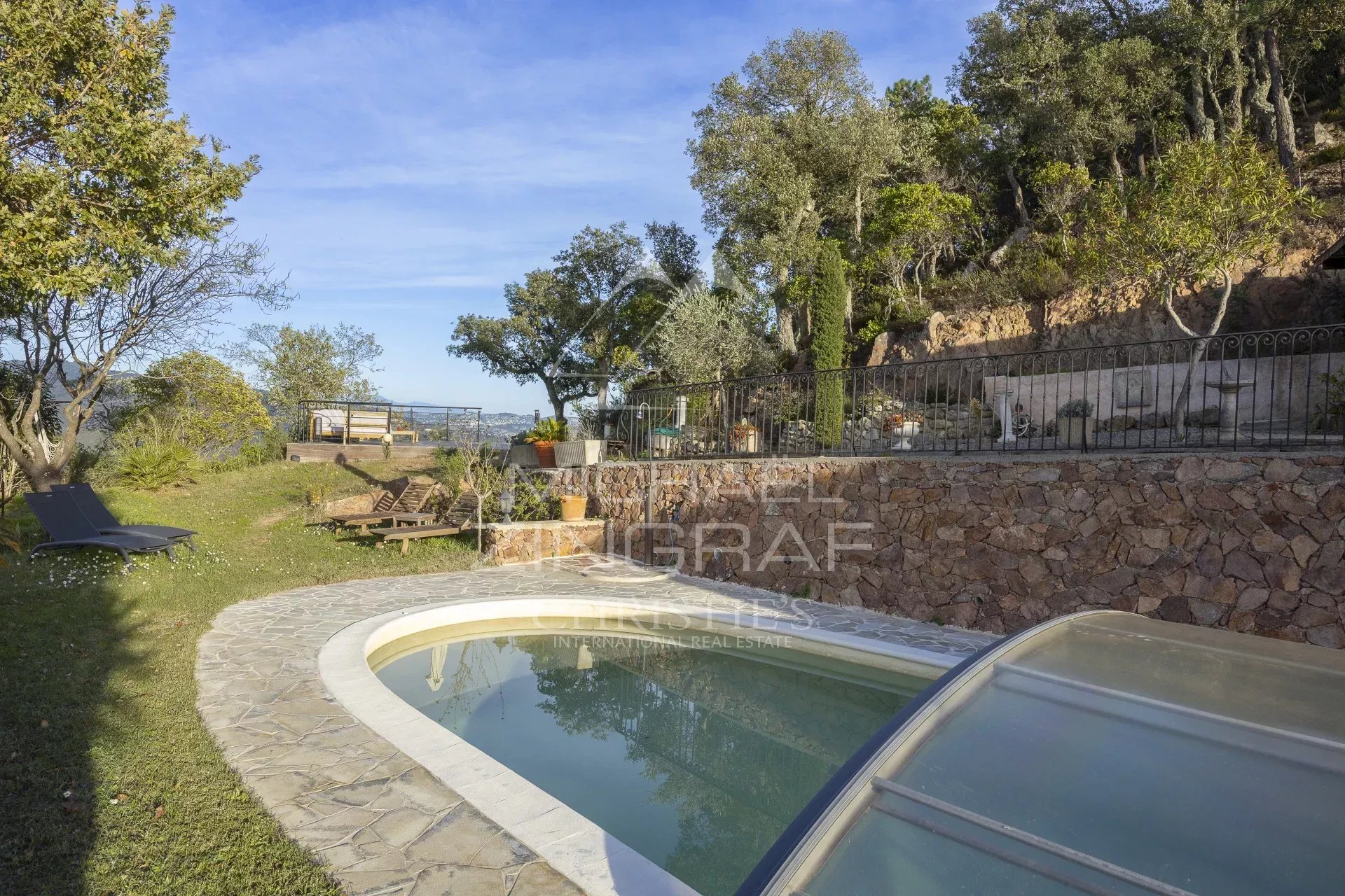 CHARACTER PROPERTY IN THE HEART OF NATURE