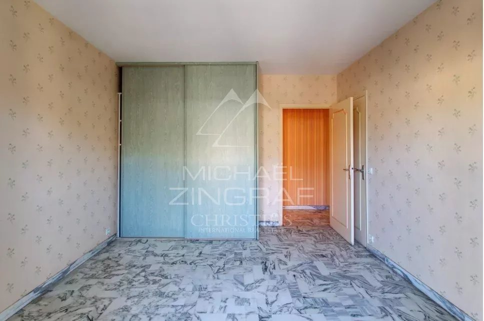 Apartment in need of refurbishment - 3 rooms - 104 m² - Town centre near the sea