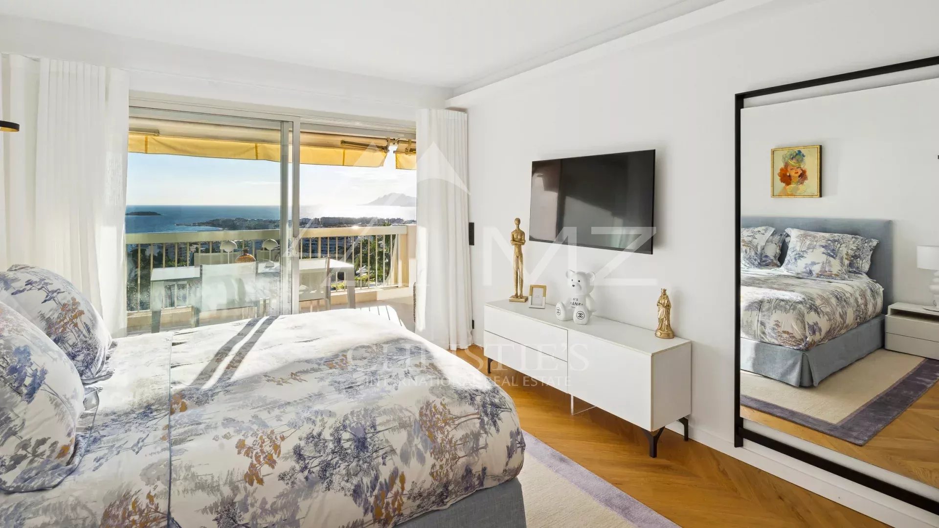 Exceptional top floor apartment