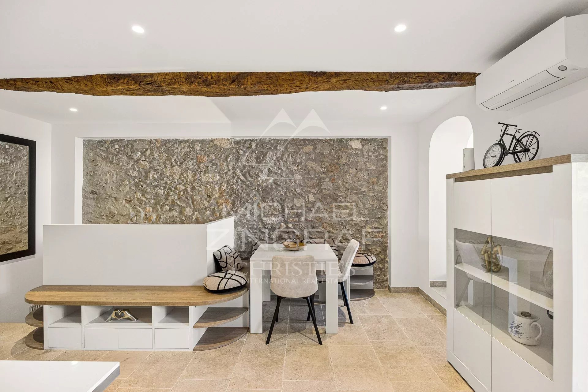 Duplex de charme au cœur du Vieil Antibes