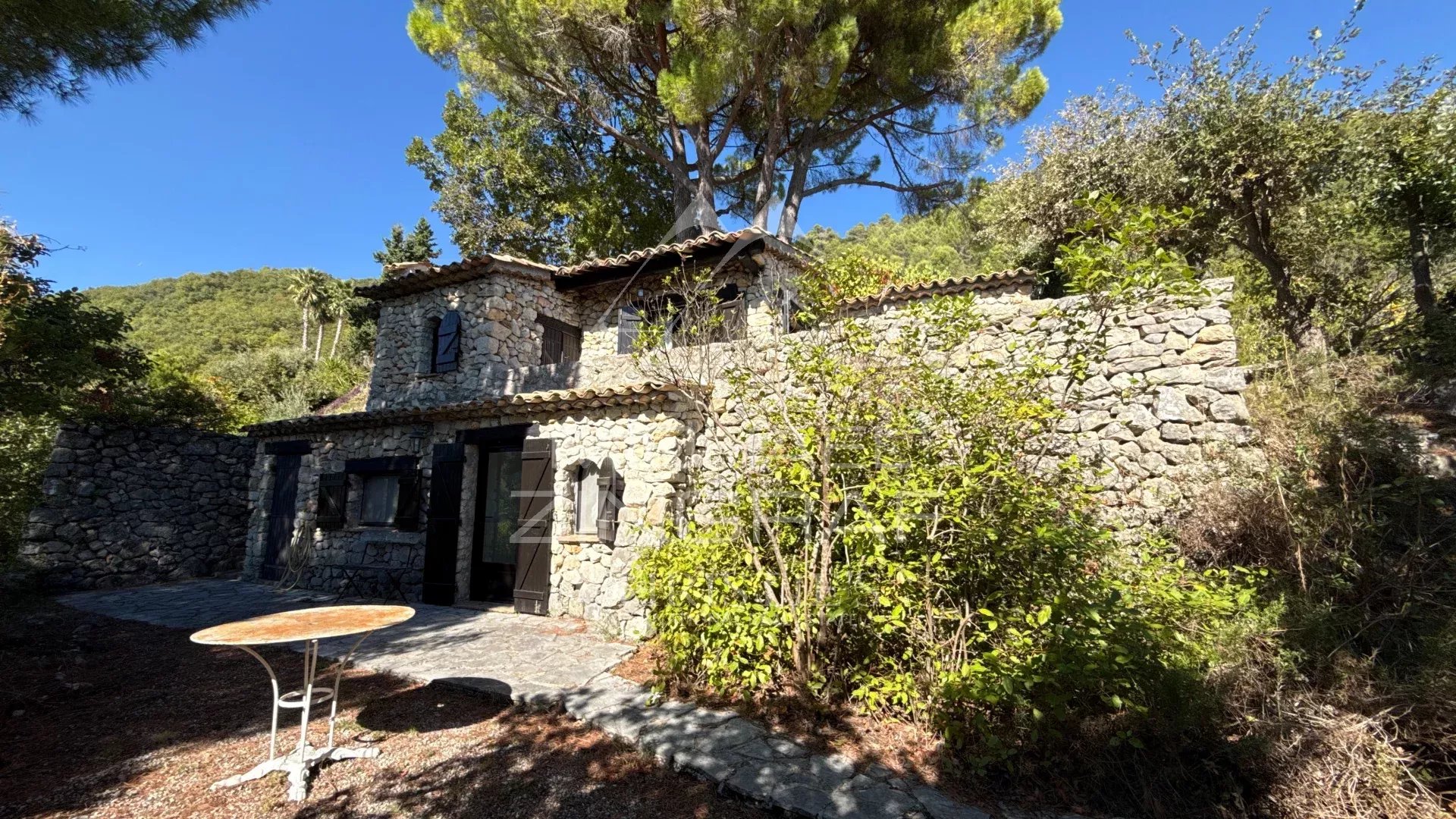 EXCLUSIVITÉ – VILLA D’EXCEPTION AVEC VUE MER