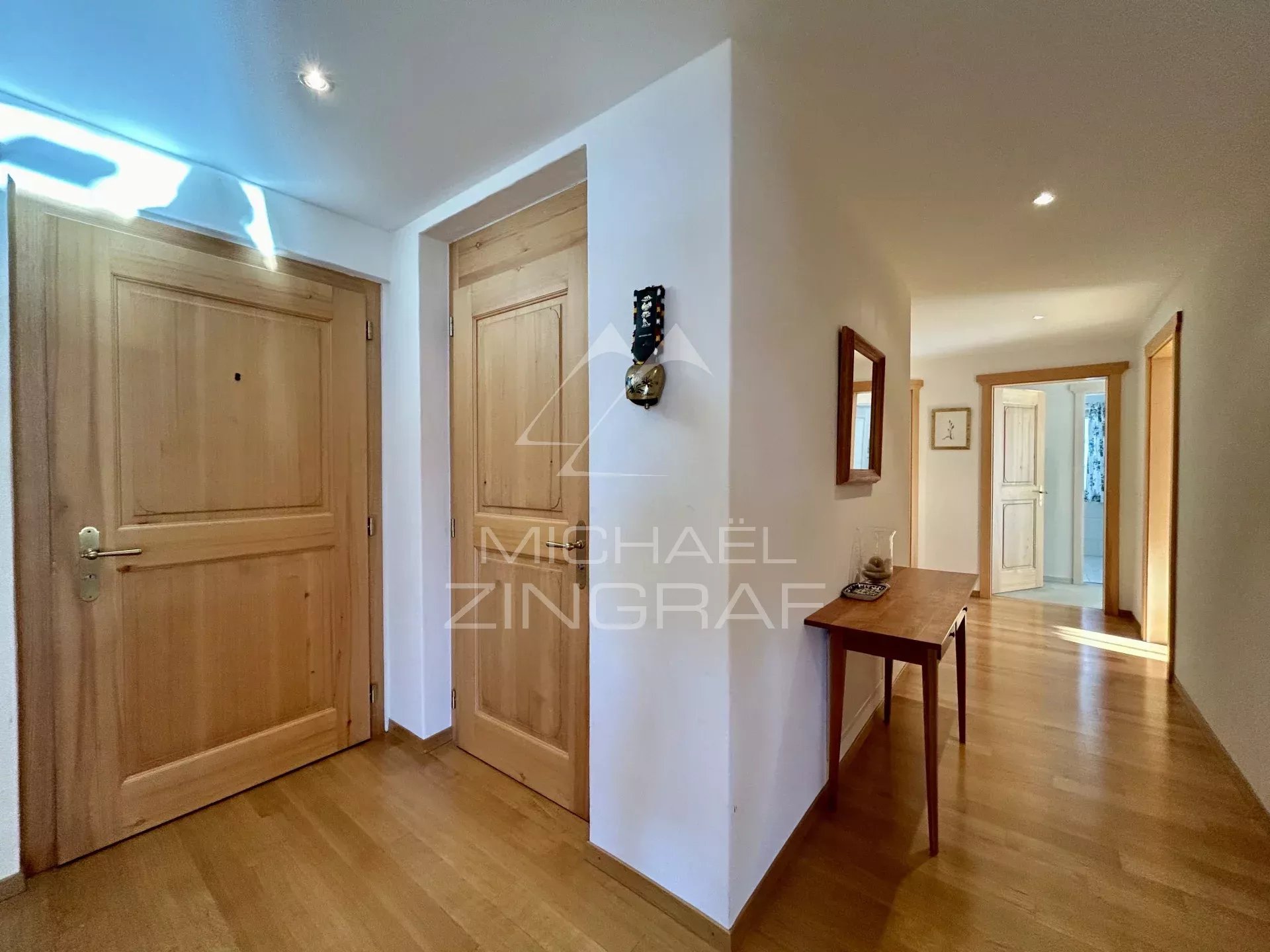 Appartement ensoleillé avec vue sur Rougemont