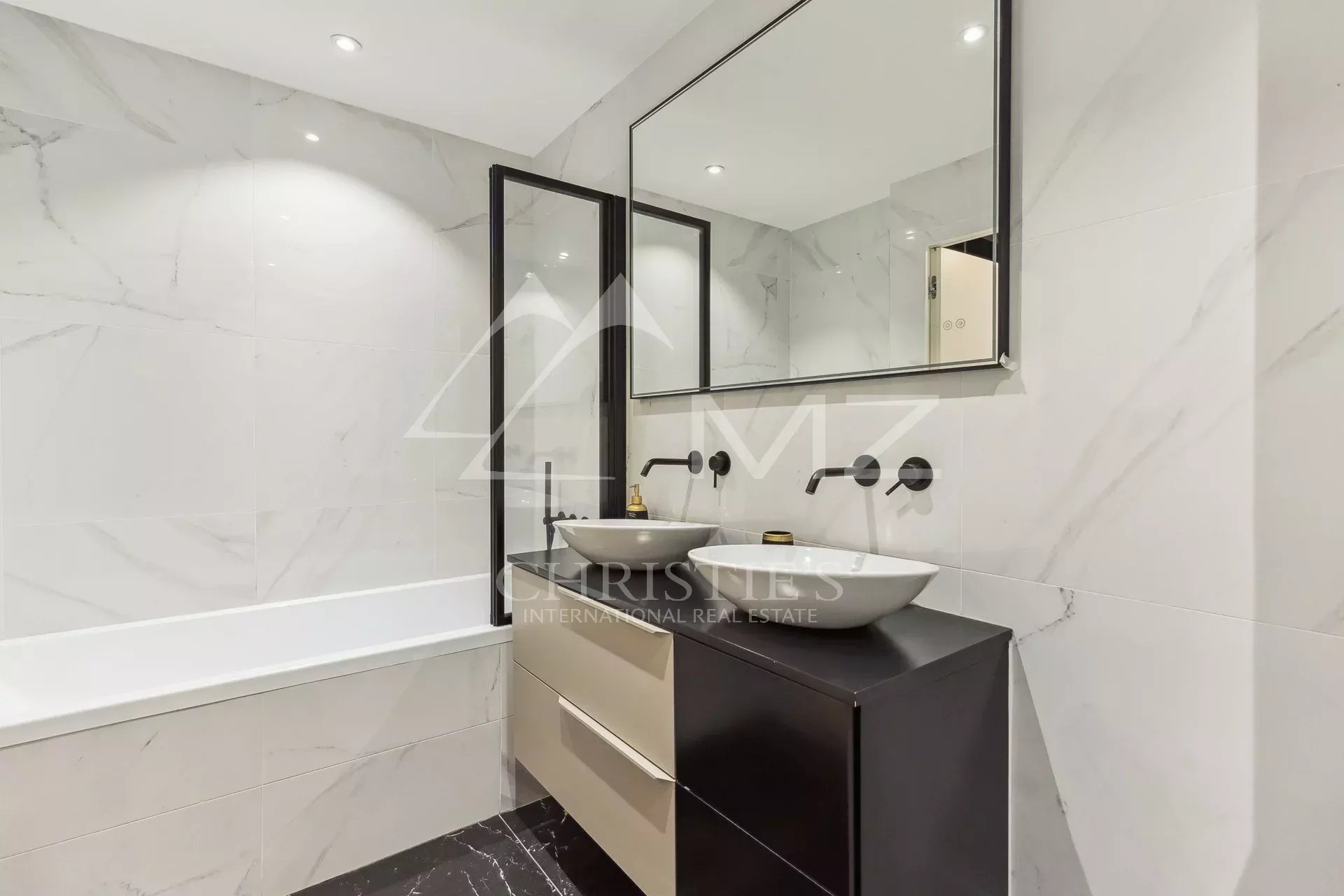 Ideally located, 4 rooms with sea view and islands of Lérins