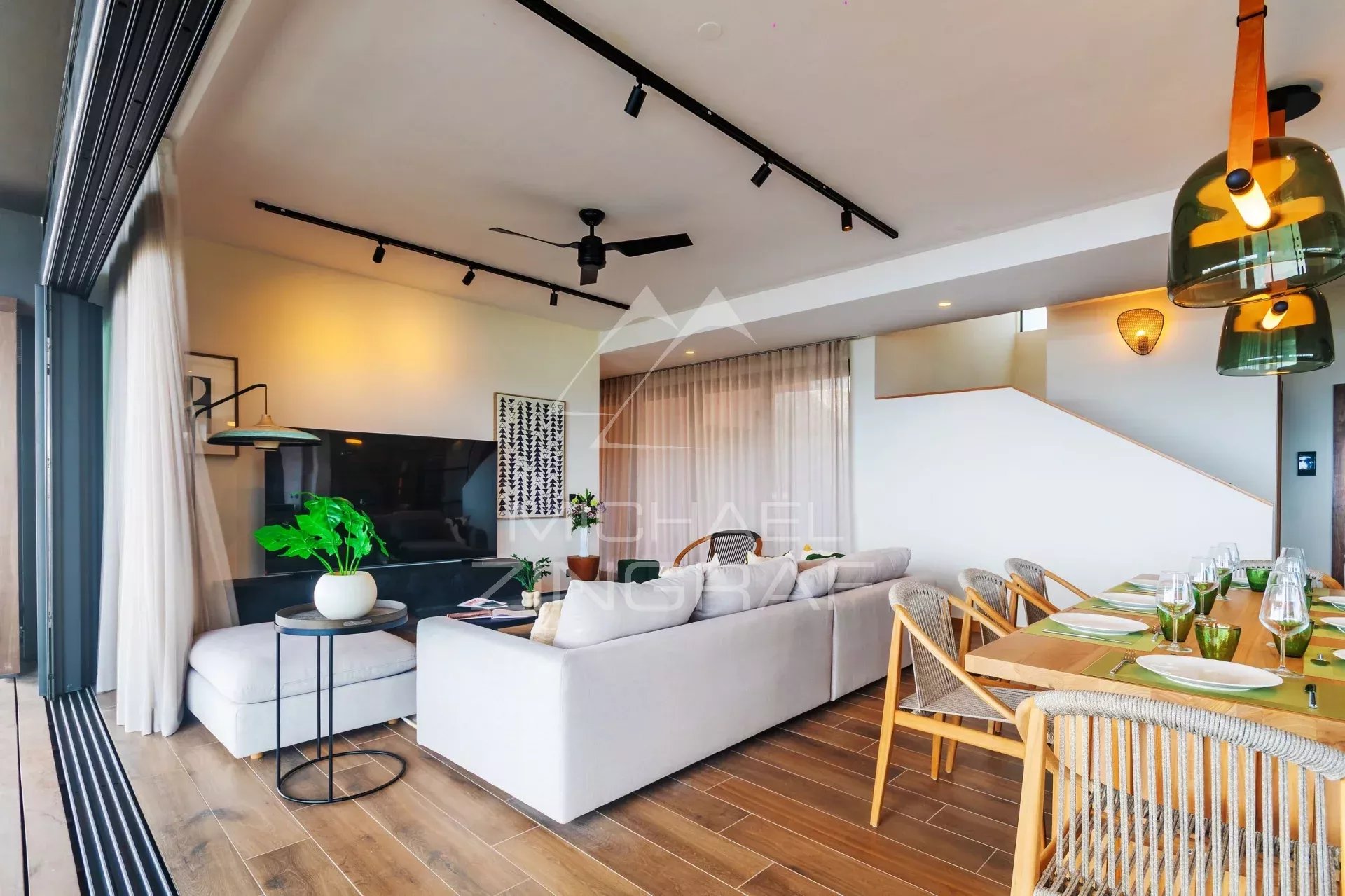 Puppen 5 -Bedroom Villa - Black Riviere