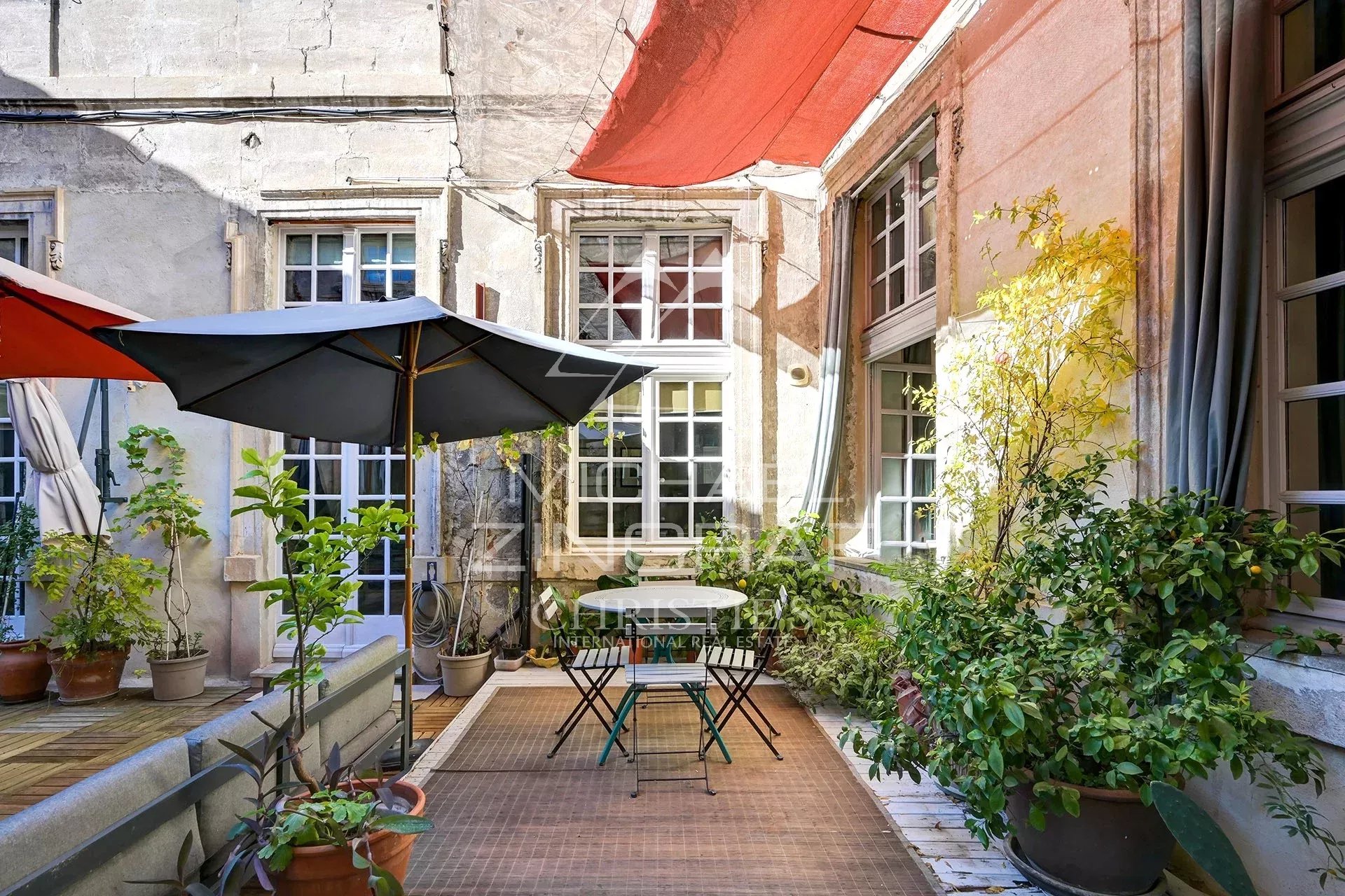 Avignon 17th century mansion - Large apartment with terrace