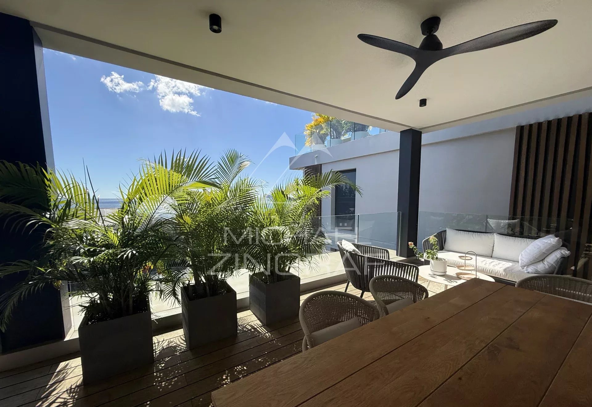 Luxury Penthouse with Sea Views – Pointe aux Canonniers
