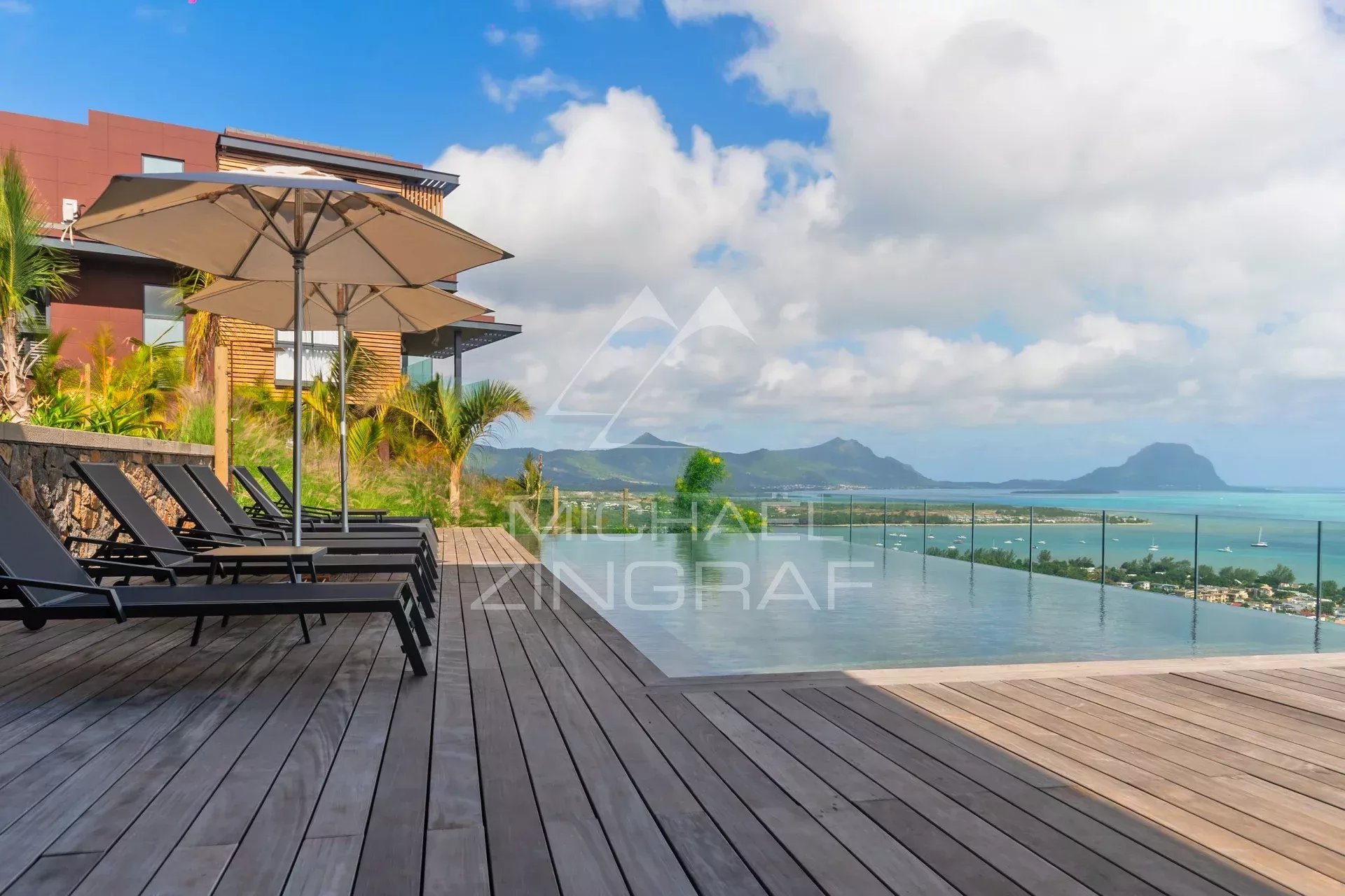 Puppen 5 -Bedroom Villa - Black Riviere