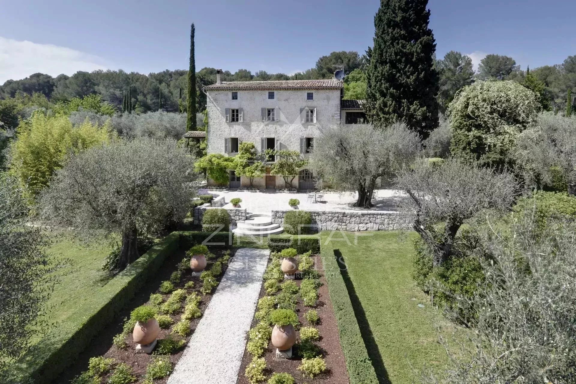 Roquefort-les-Pins : Authentique Bastide provençale