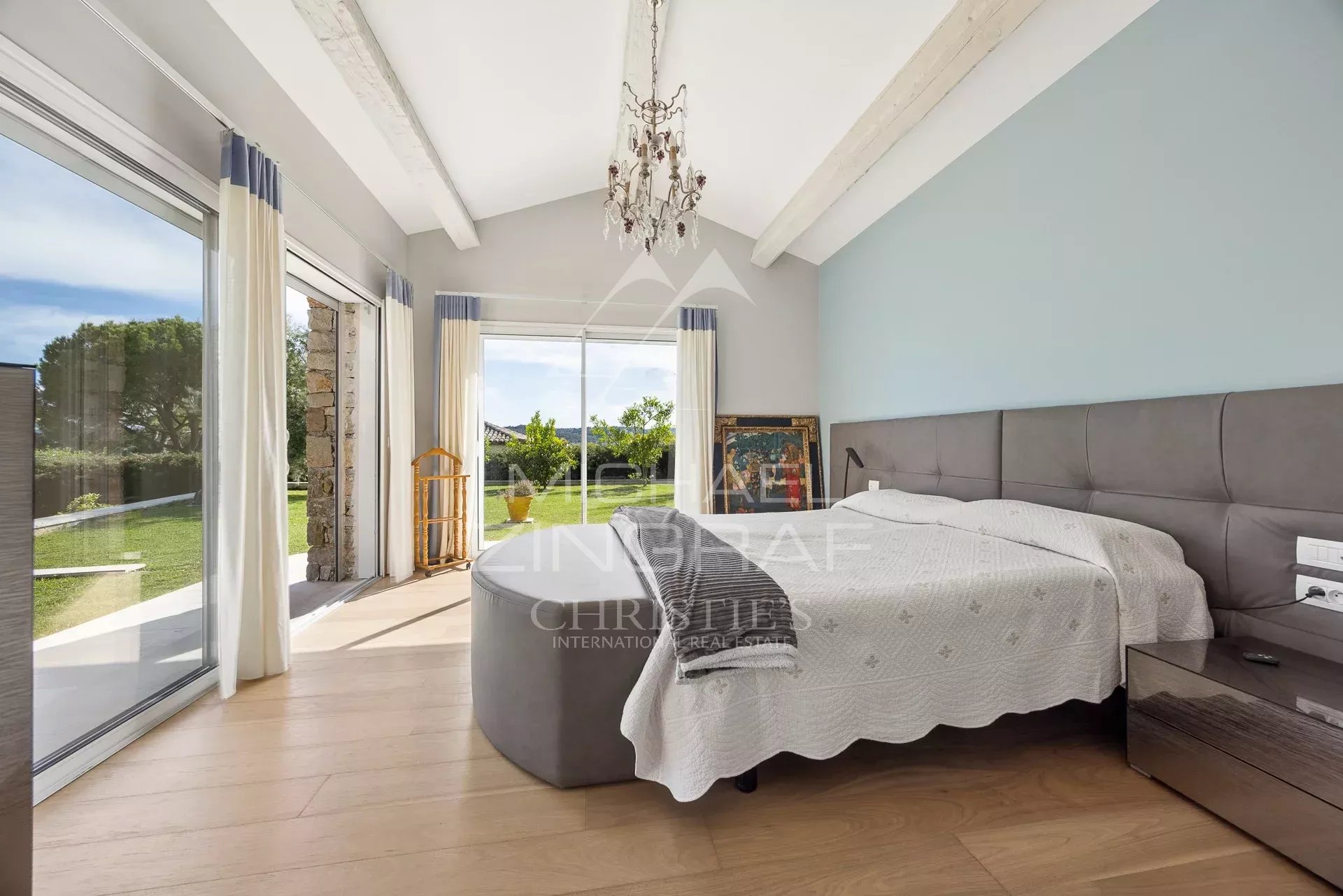 Élégante bastide rénovée à pied du village de Saint-Paul-de-Vence