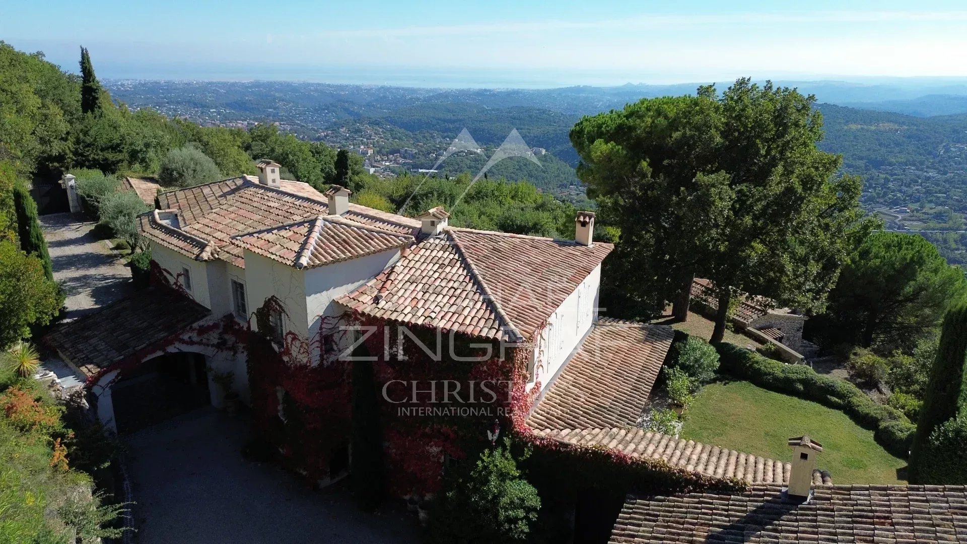 EXCLUSIVITÉ – VILLA D’EXCEPTION AVEC VUE MER