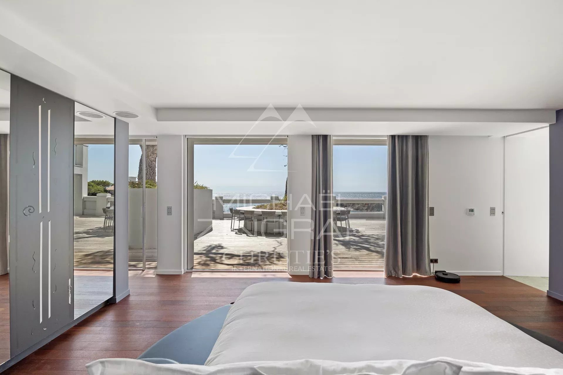 Proche Cannes - Villa pieds dans l'eau