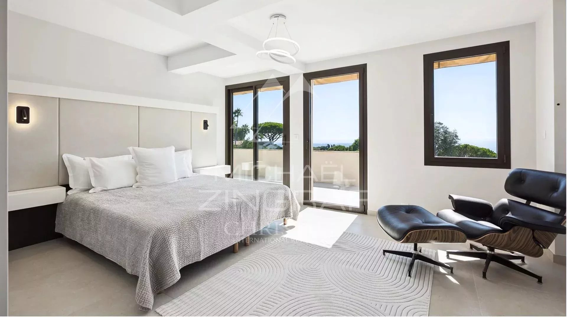 Off market - Super-Cannes - renovated modern Provençal villa with sea view