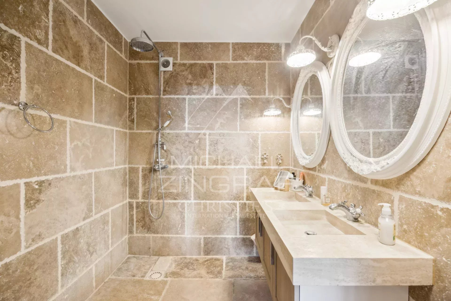 Cannes Palm Beach - Face à la mer, magnifique rez-de-jardin