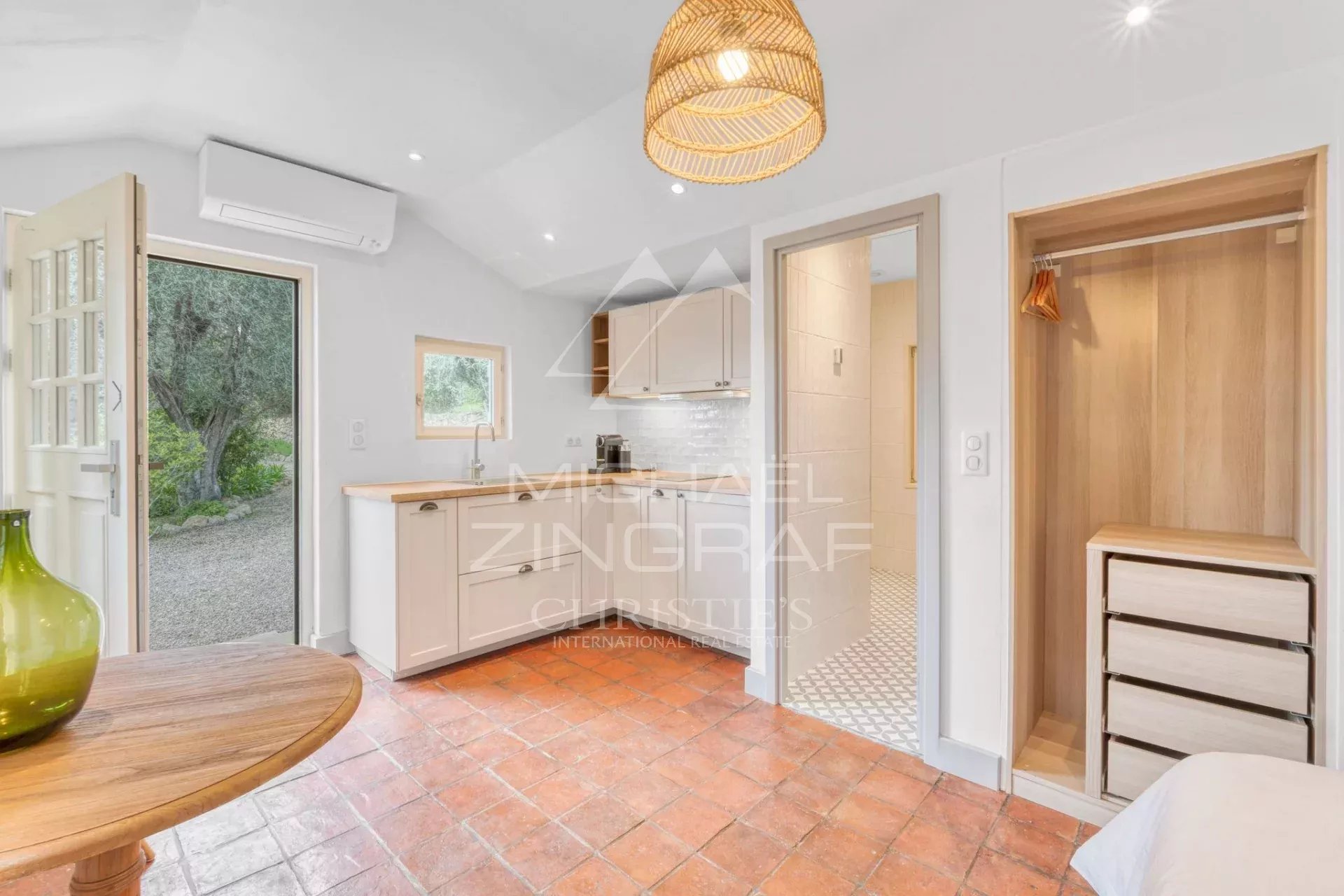 Superbe propriété rénovée avec ses deux maisons d'amis