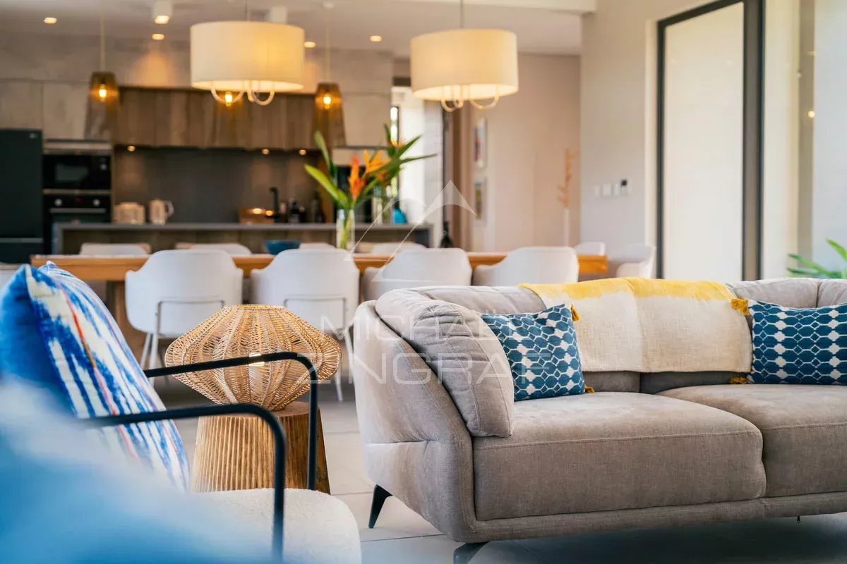 Villa d’Exception avec Vues Panoramiques à Anahita