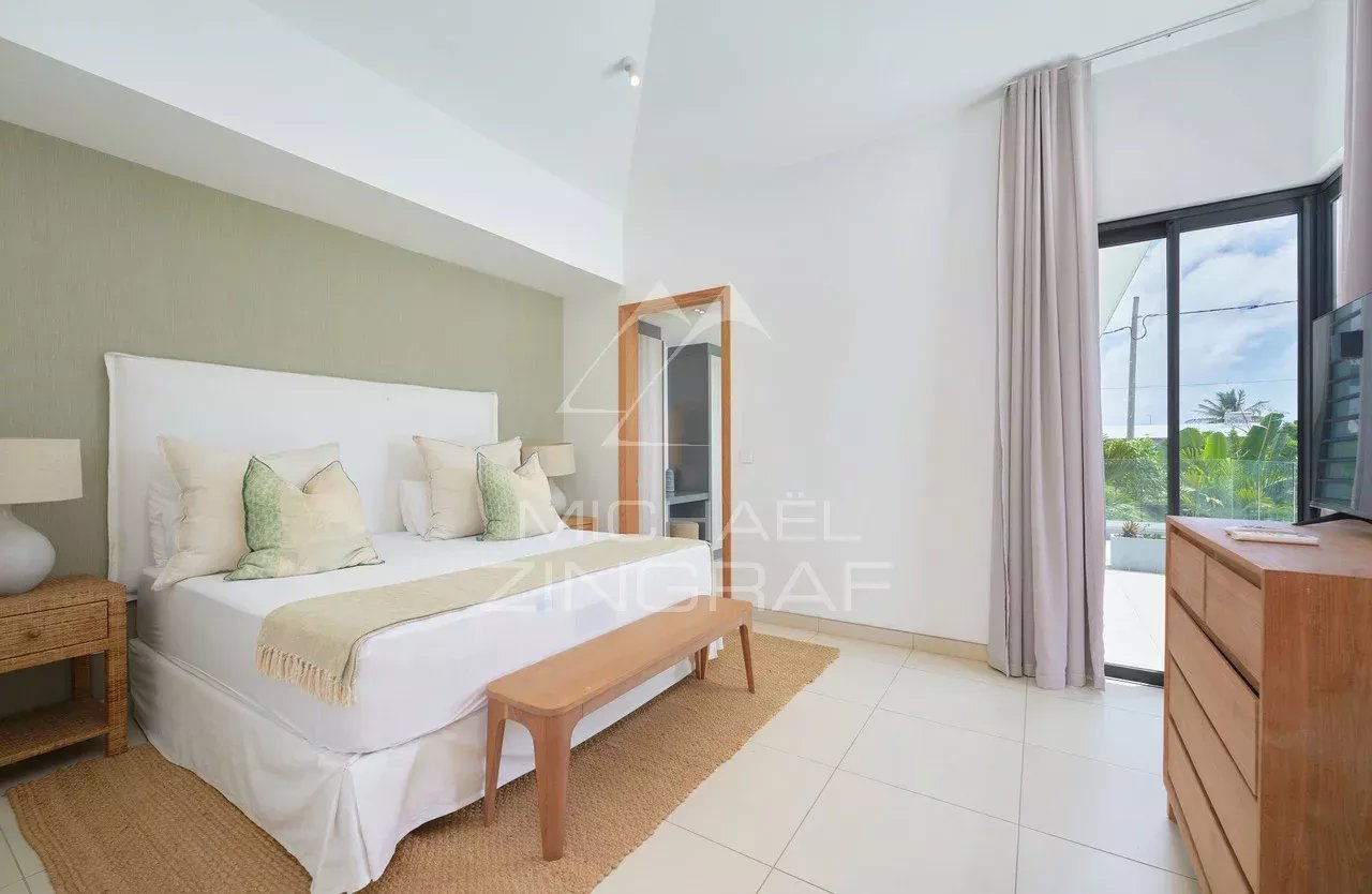 Villa avec piscine dans une résidence sécurisée à Péreybère