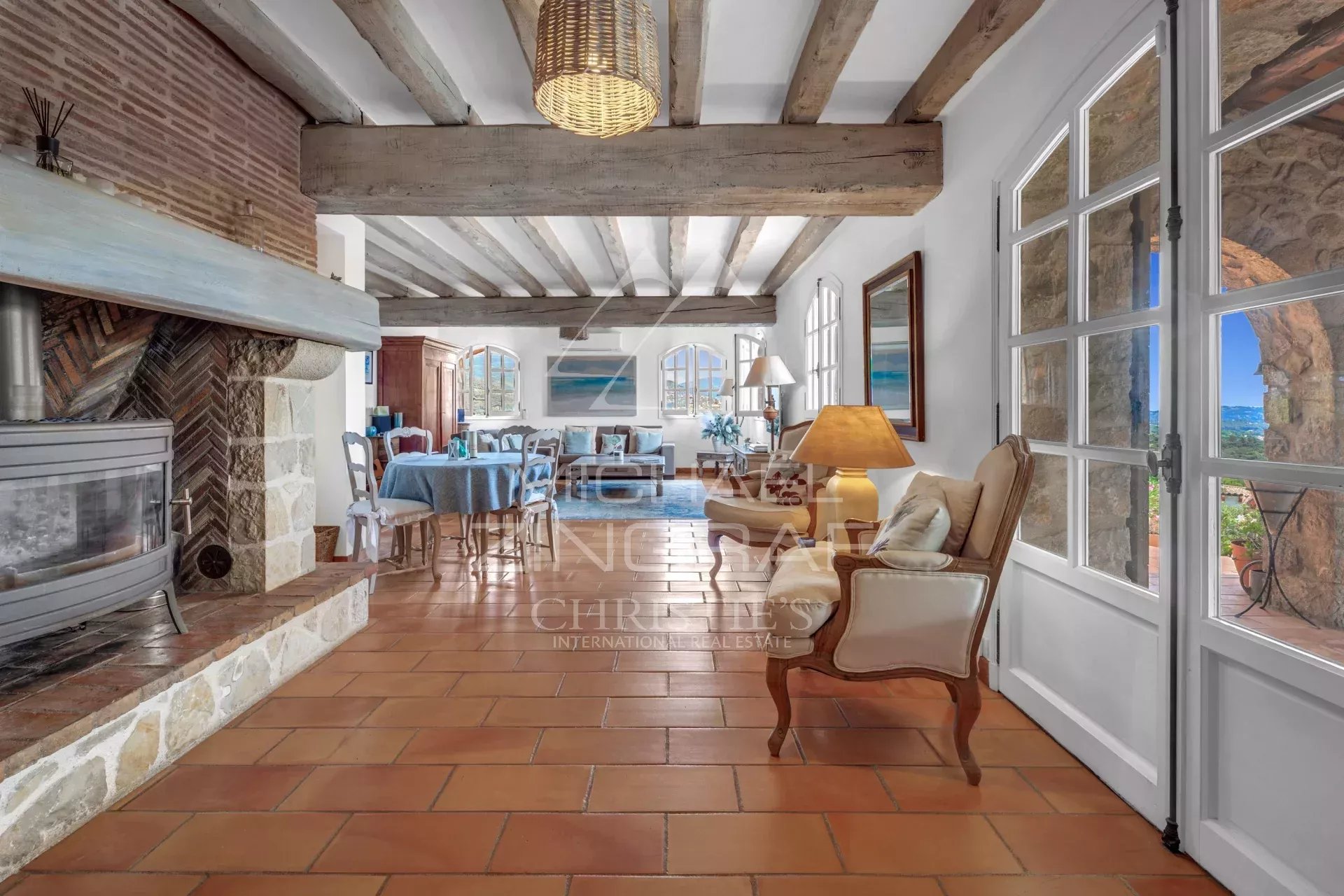 Steinernes Anwesen mit 360° Rundumblick