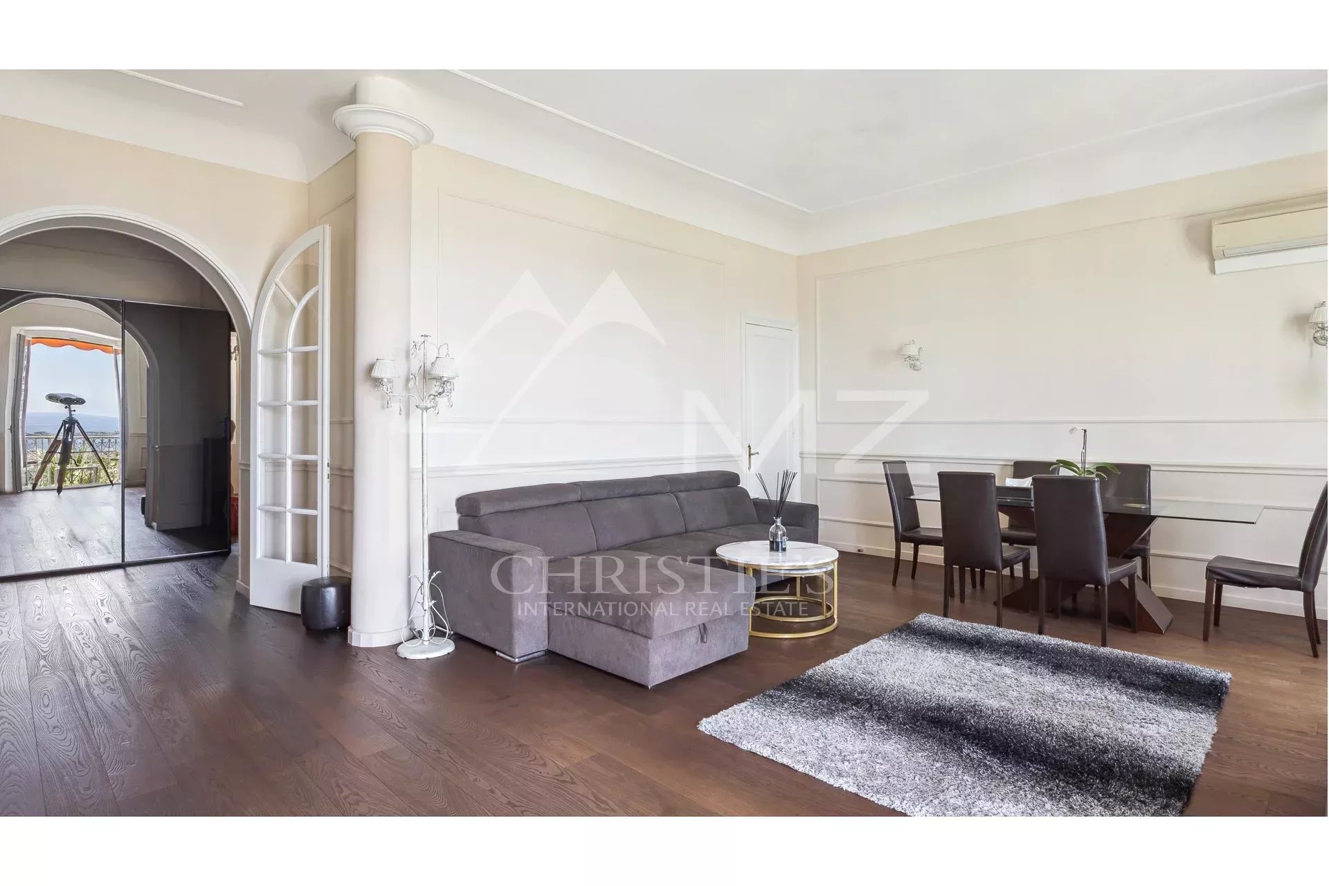 Bourgeois apartment with breathtaking view